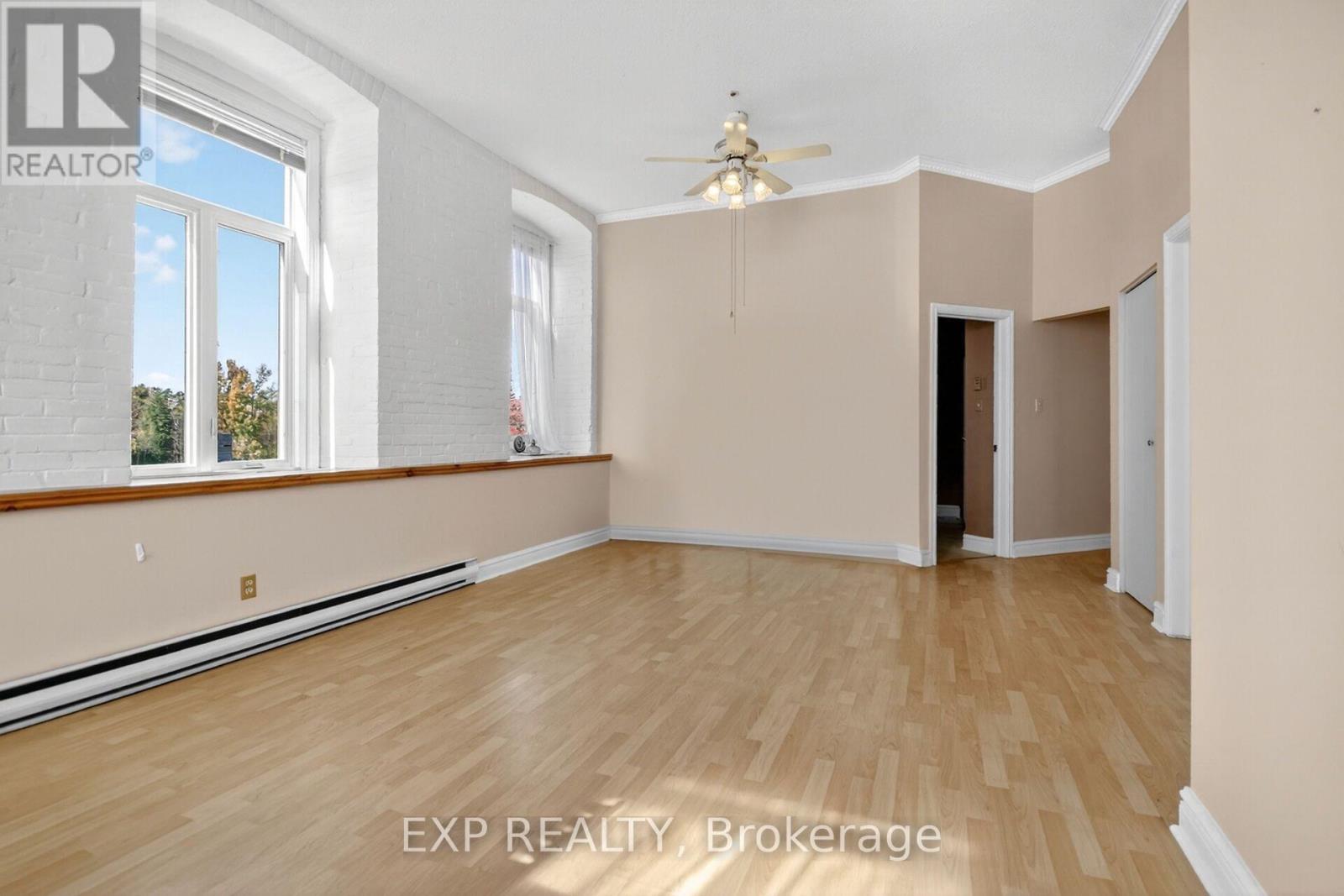 302 - 1 Rosamond Street E