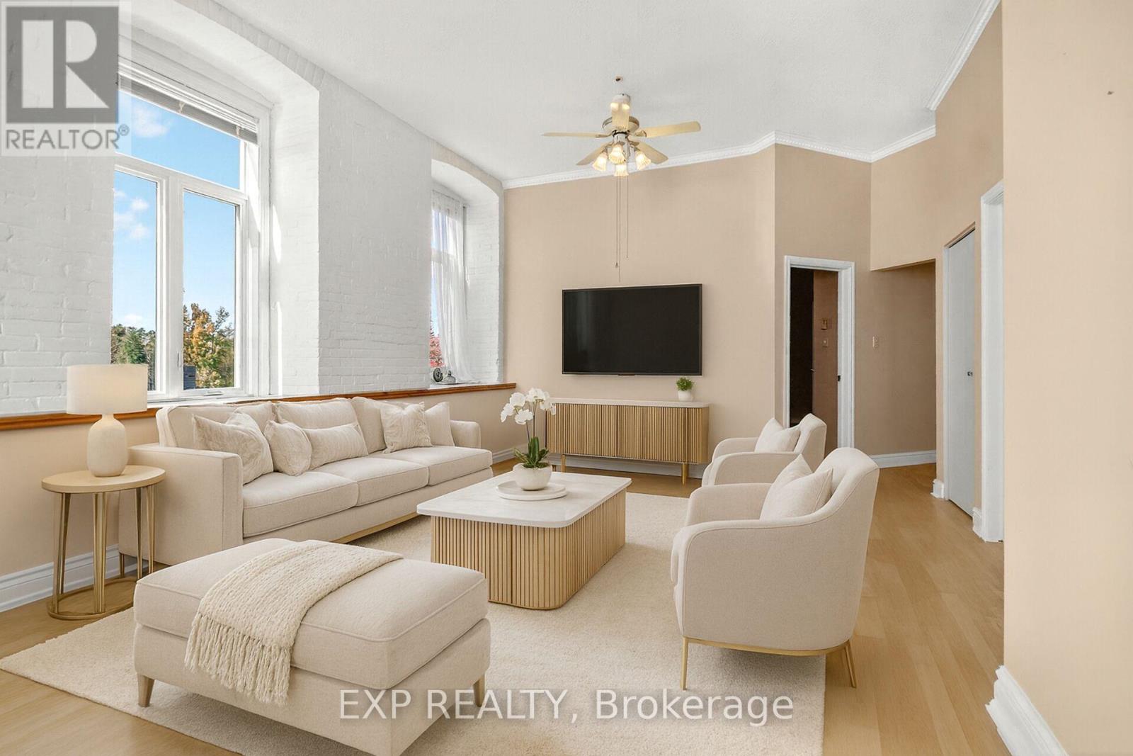 302 - 1 Rosamond Street E