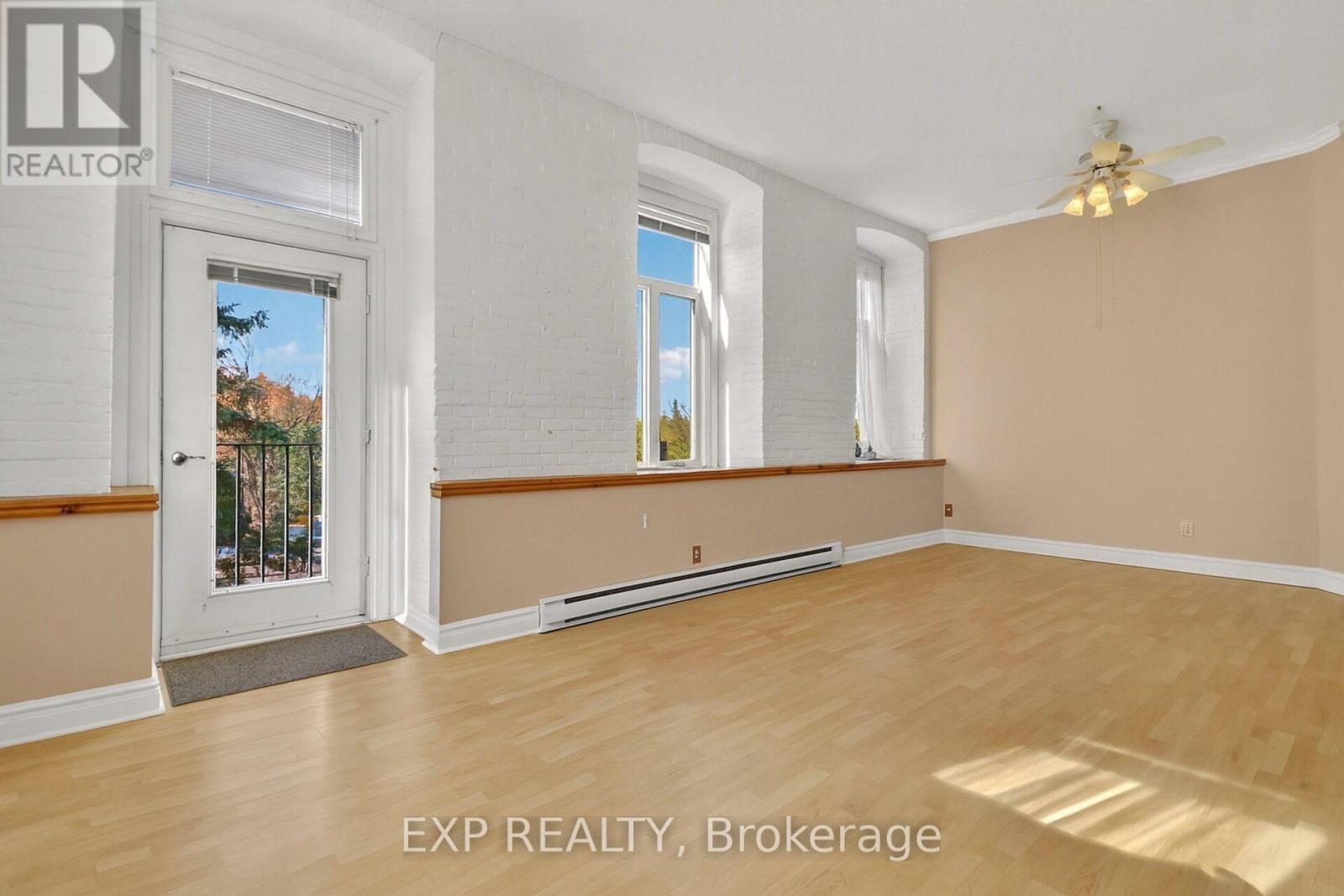 302 - 1 Rosamond Street E