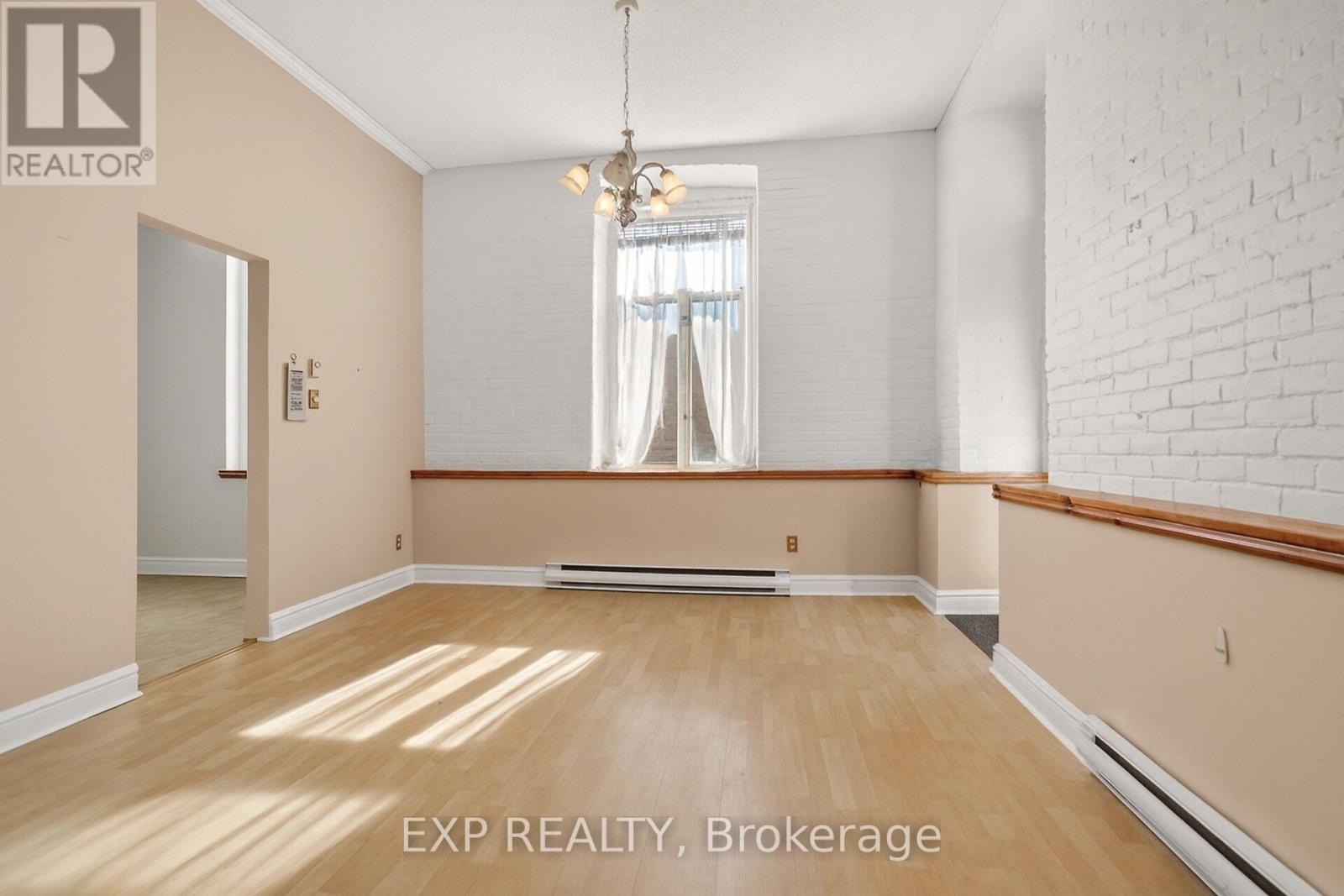 302 - 1 Rosamond Street E