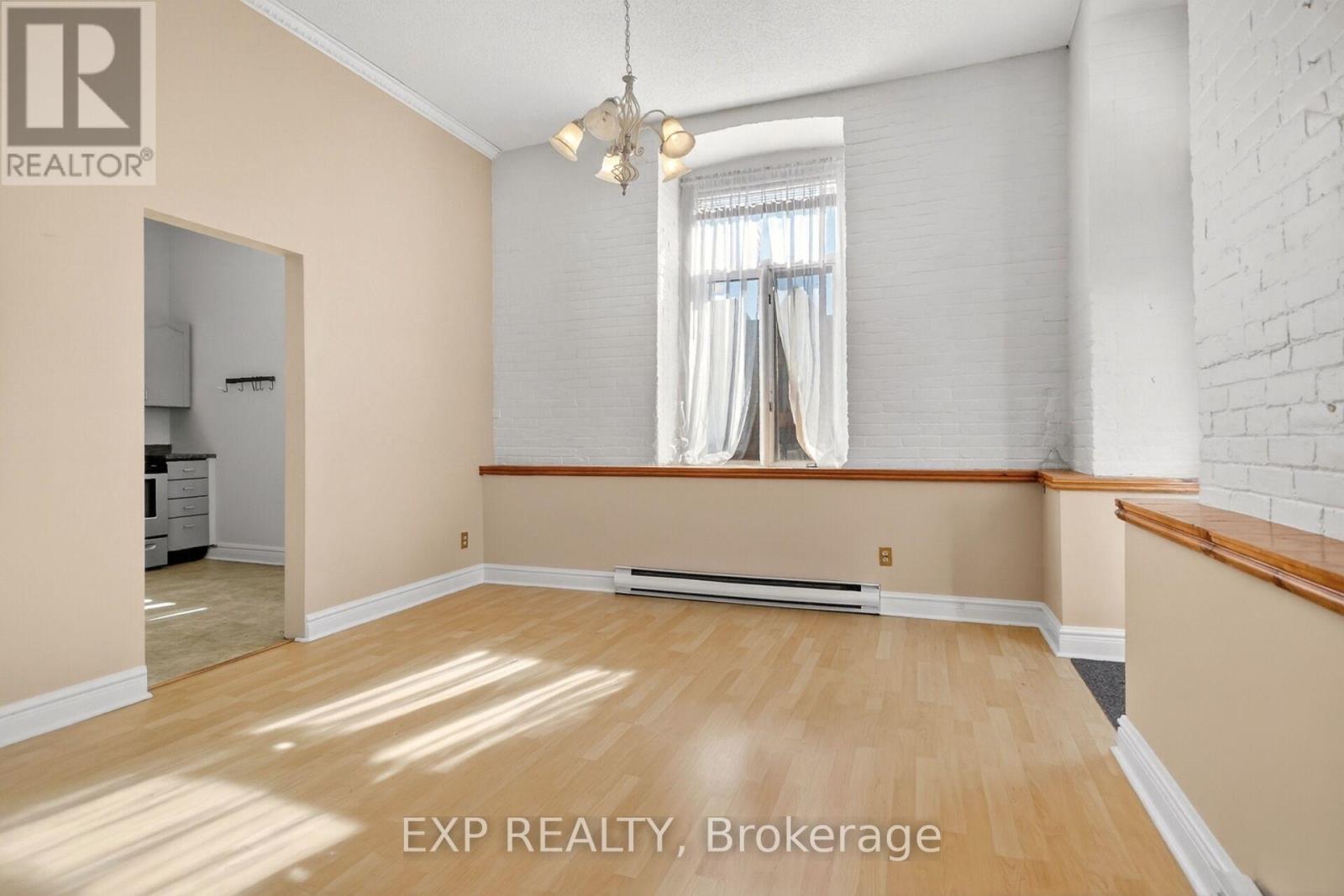 302 - 1 Rosamond Street E