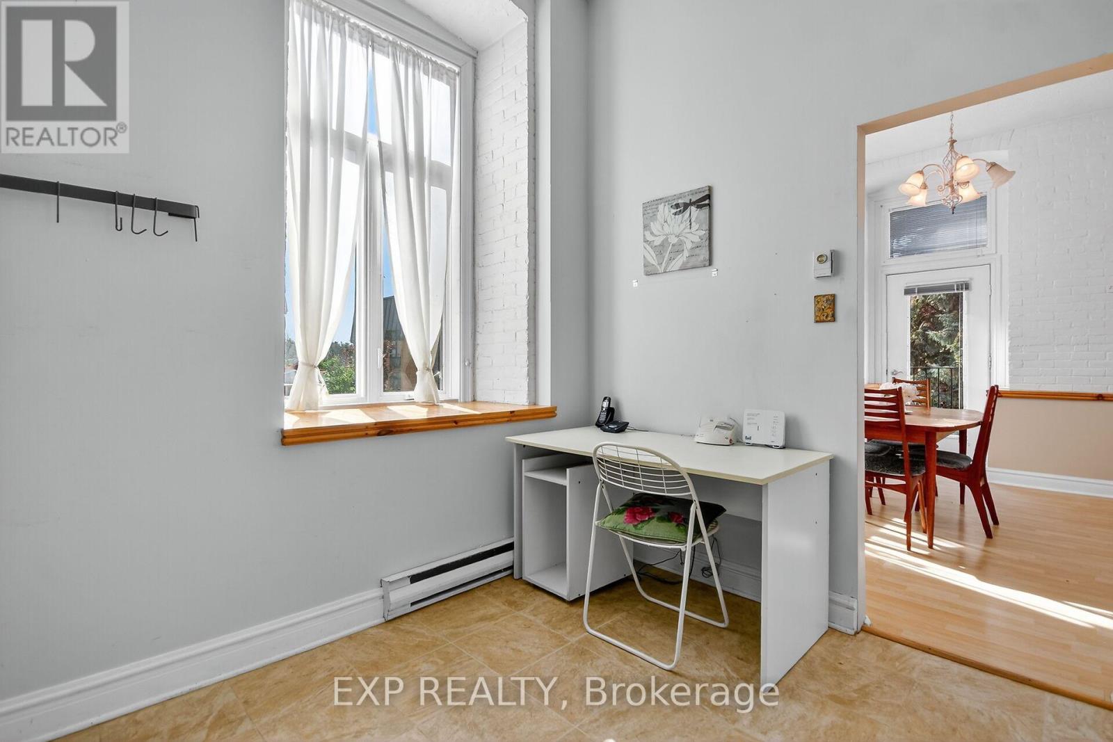 302 - 1 Rosamond Street E