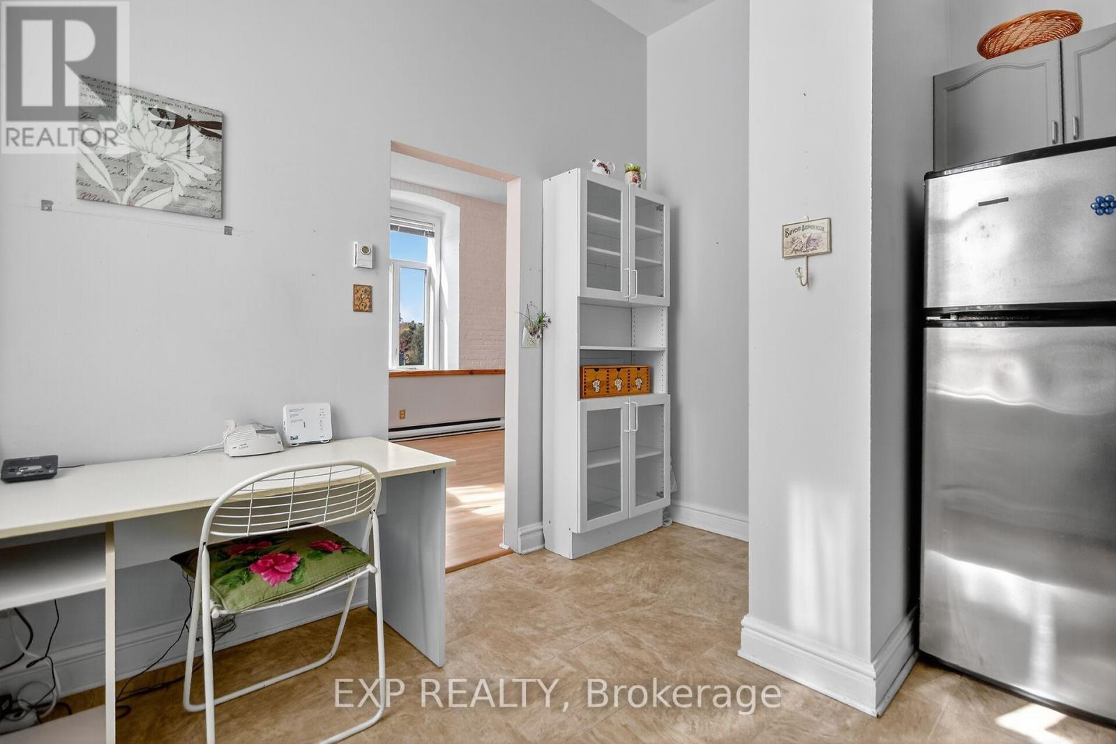 302 - 1 Rosamond Street E