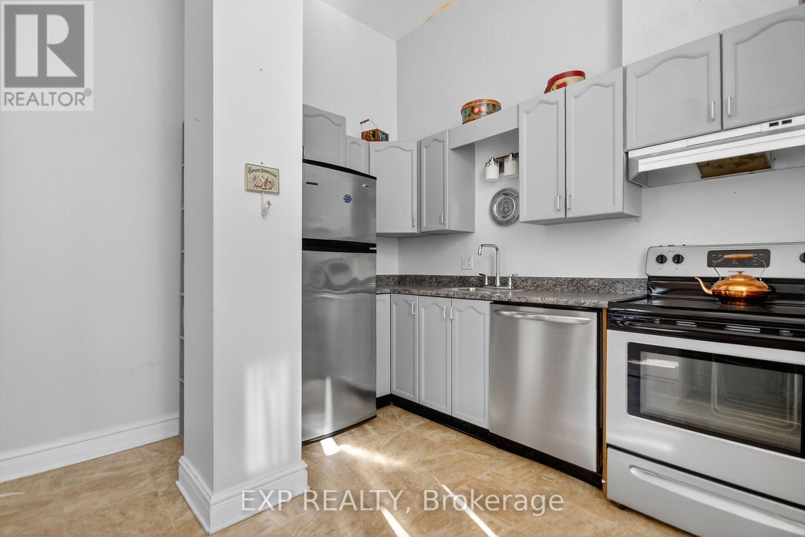 302 - 1 Rosamond Street E