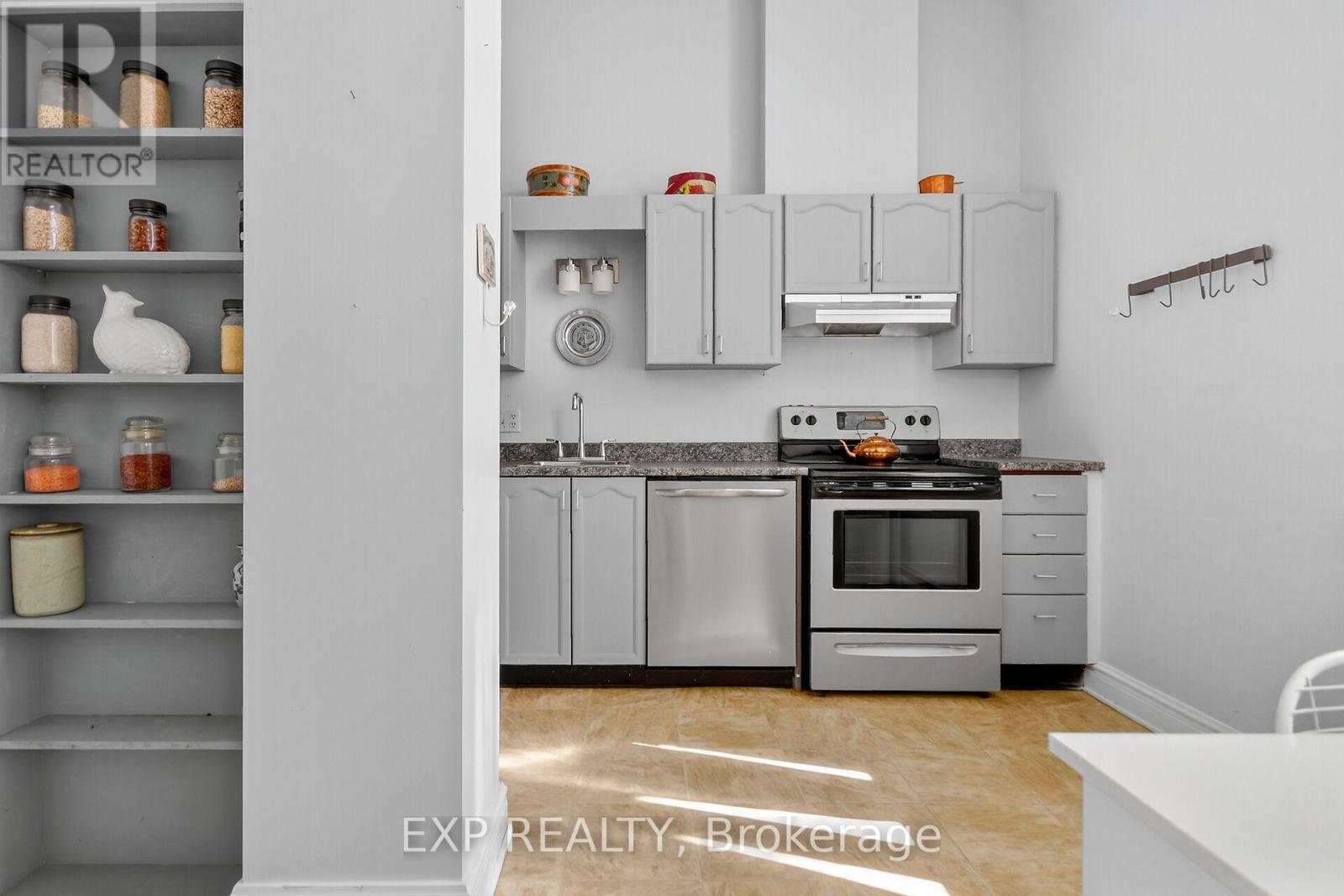 302 - 1 Rosamond Street E