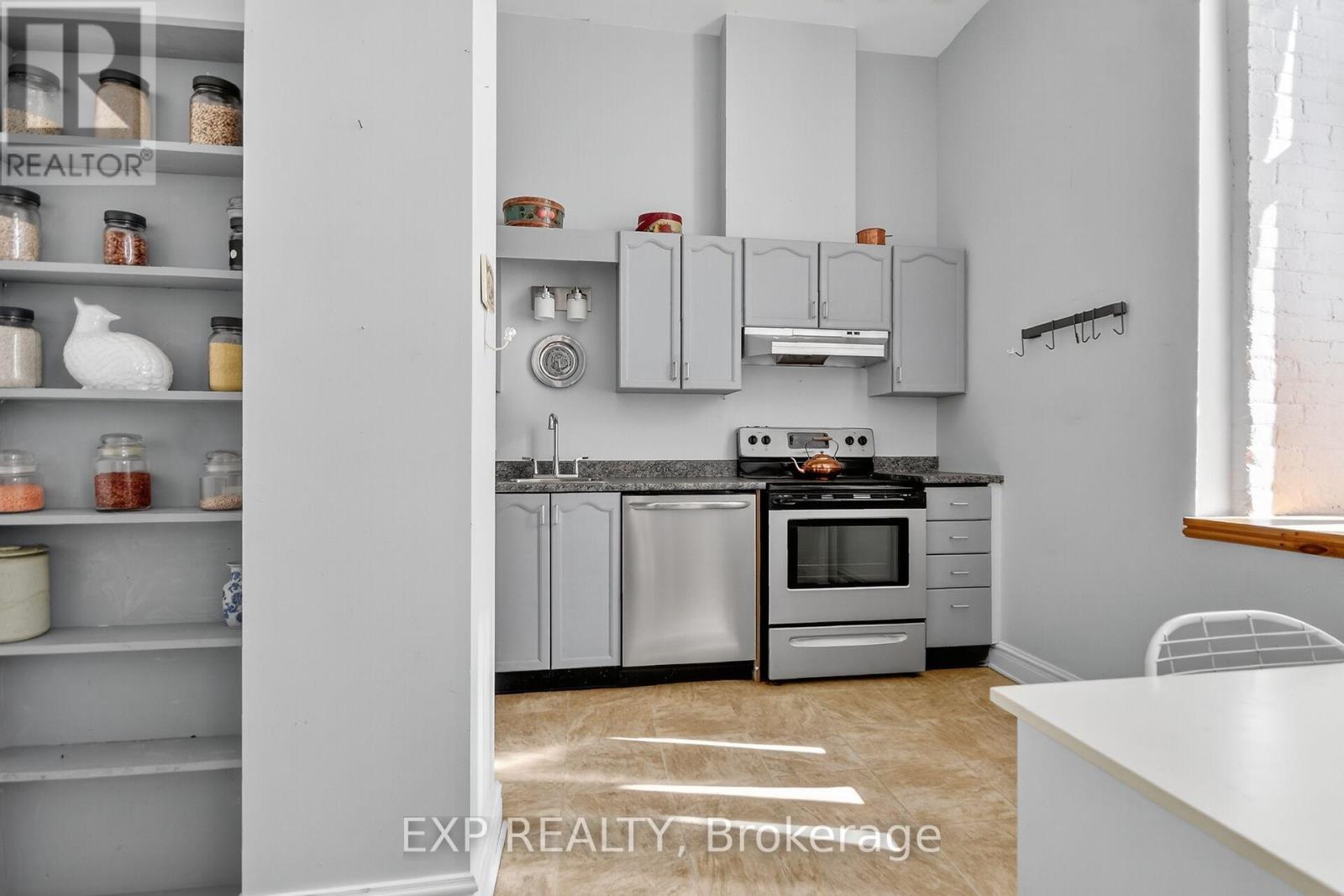 302 - 1 Rosamond Street E