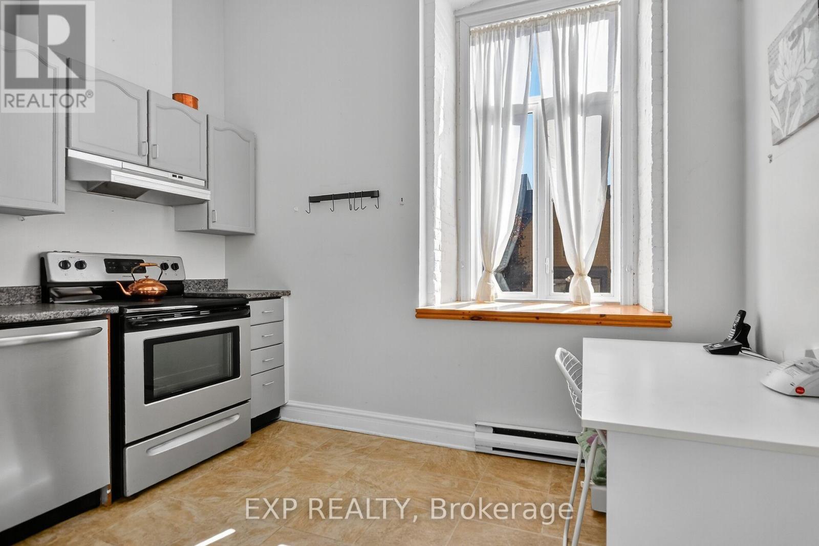 302 - 1 Rosamond Street E