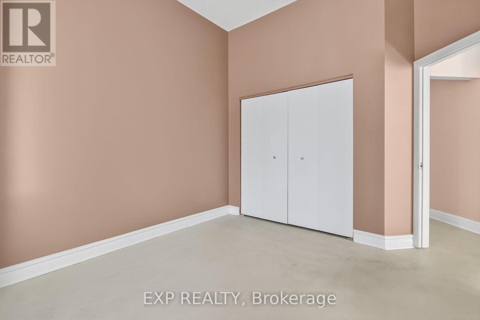 302 - 1 Rosamond Street E