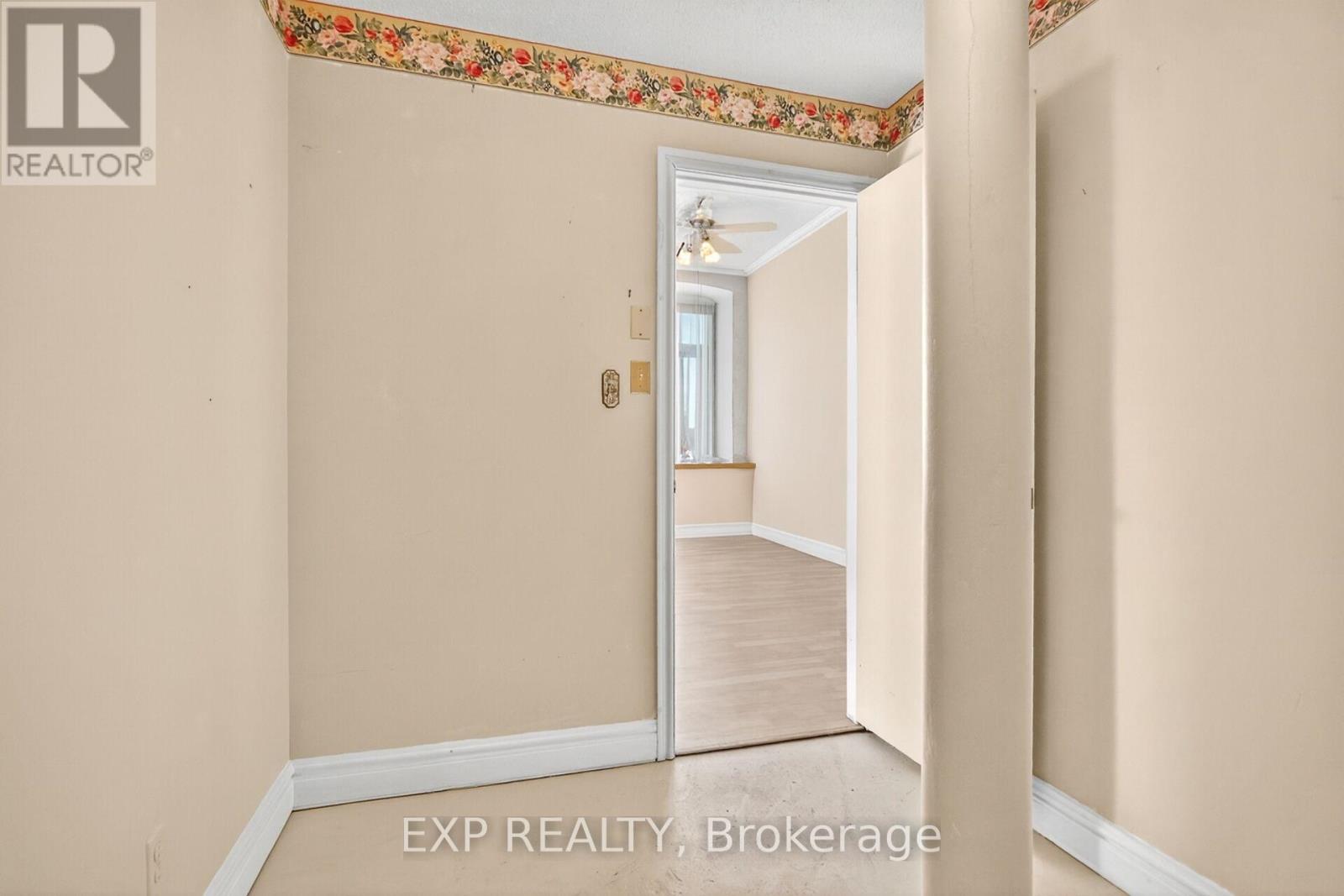 302 - 1 Rosamond Street E