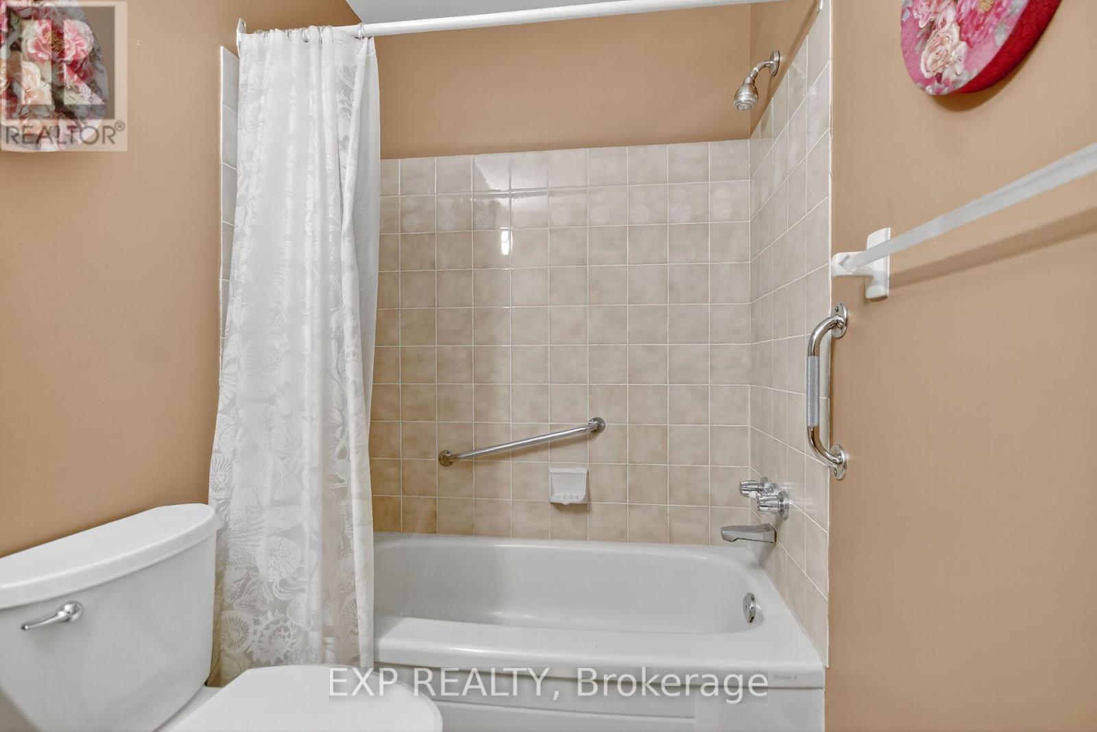 302 - 1 Rosamond Street E