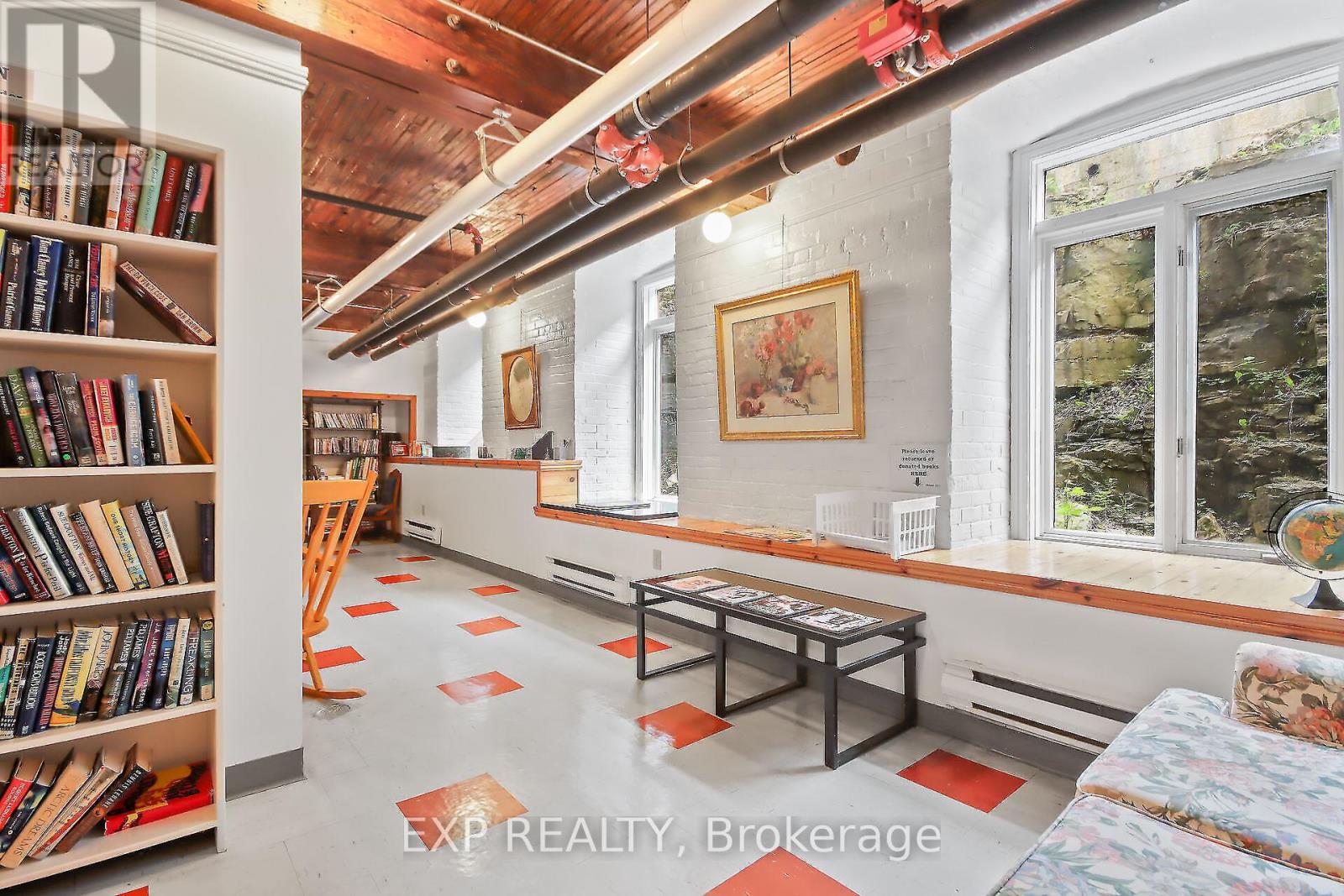 302 - 1 Rosamond Street E