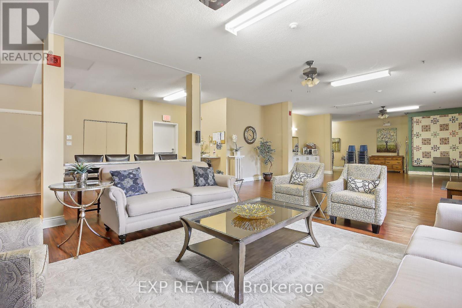 302 - 1 Rosamond Street E