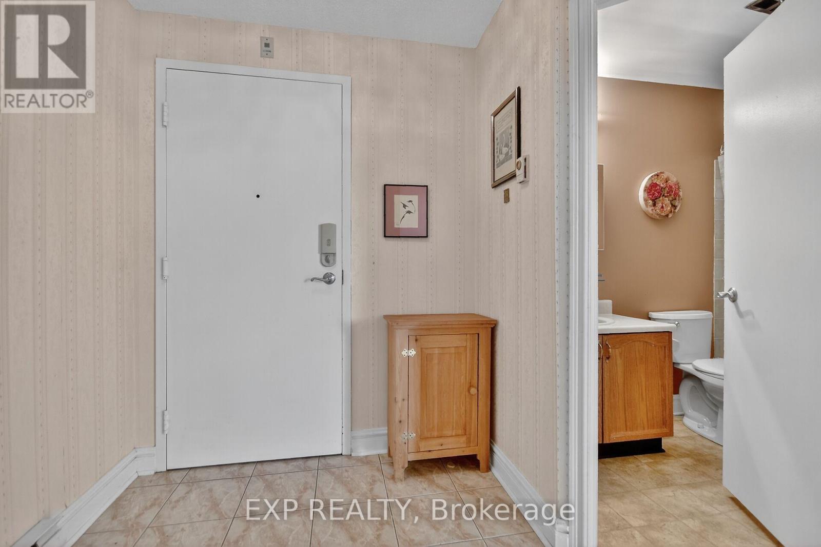 302 - 1 Rosamond Street E