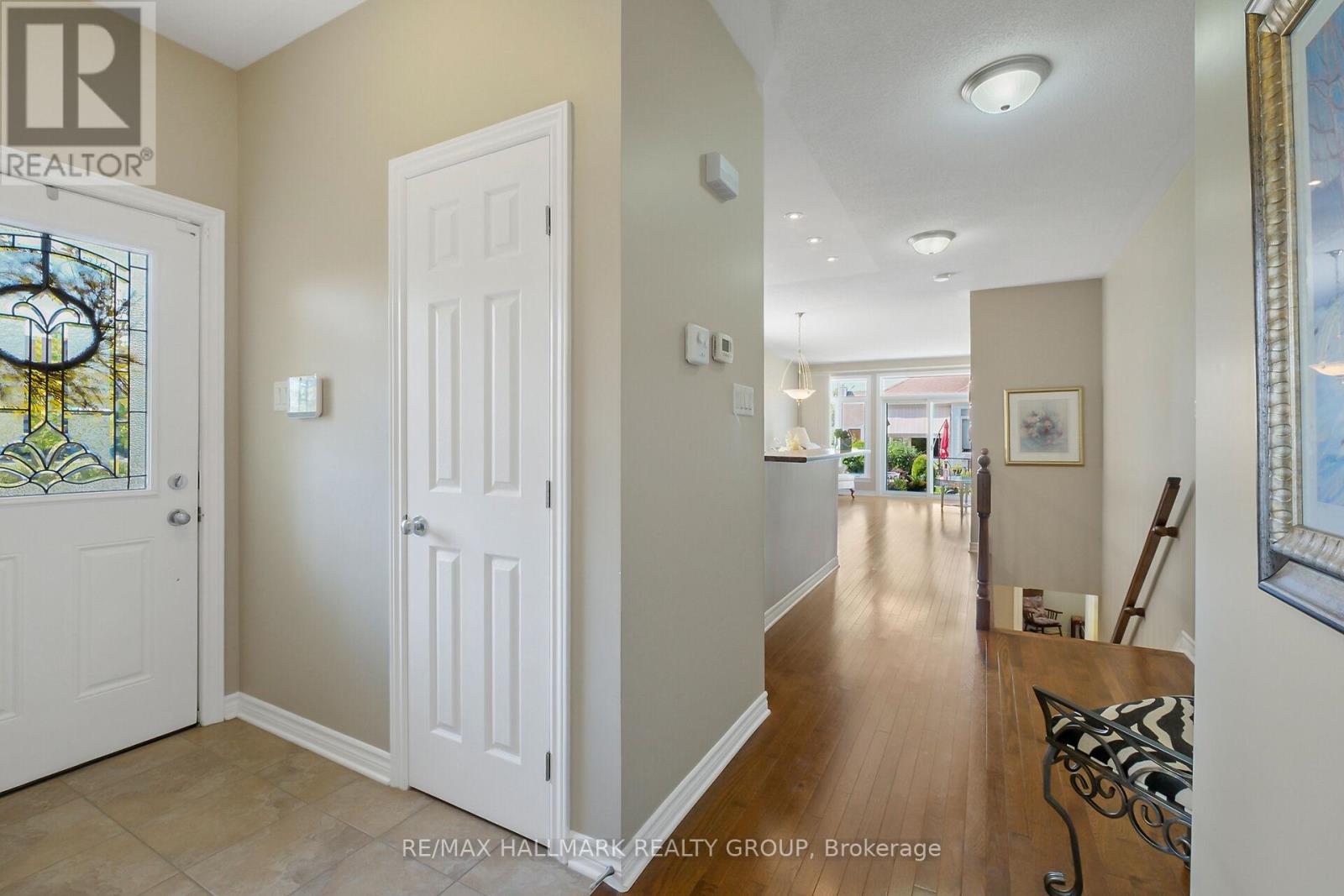 325 Farincourt Crescent