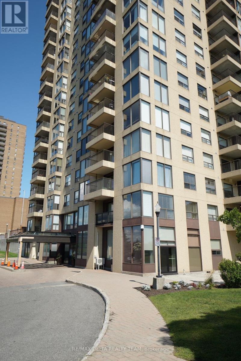 1506 - 545 St Laurent Boulevard