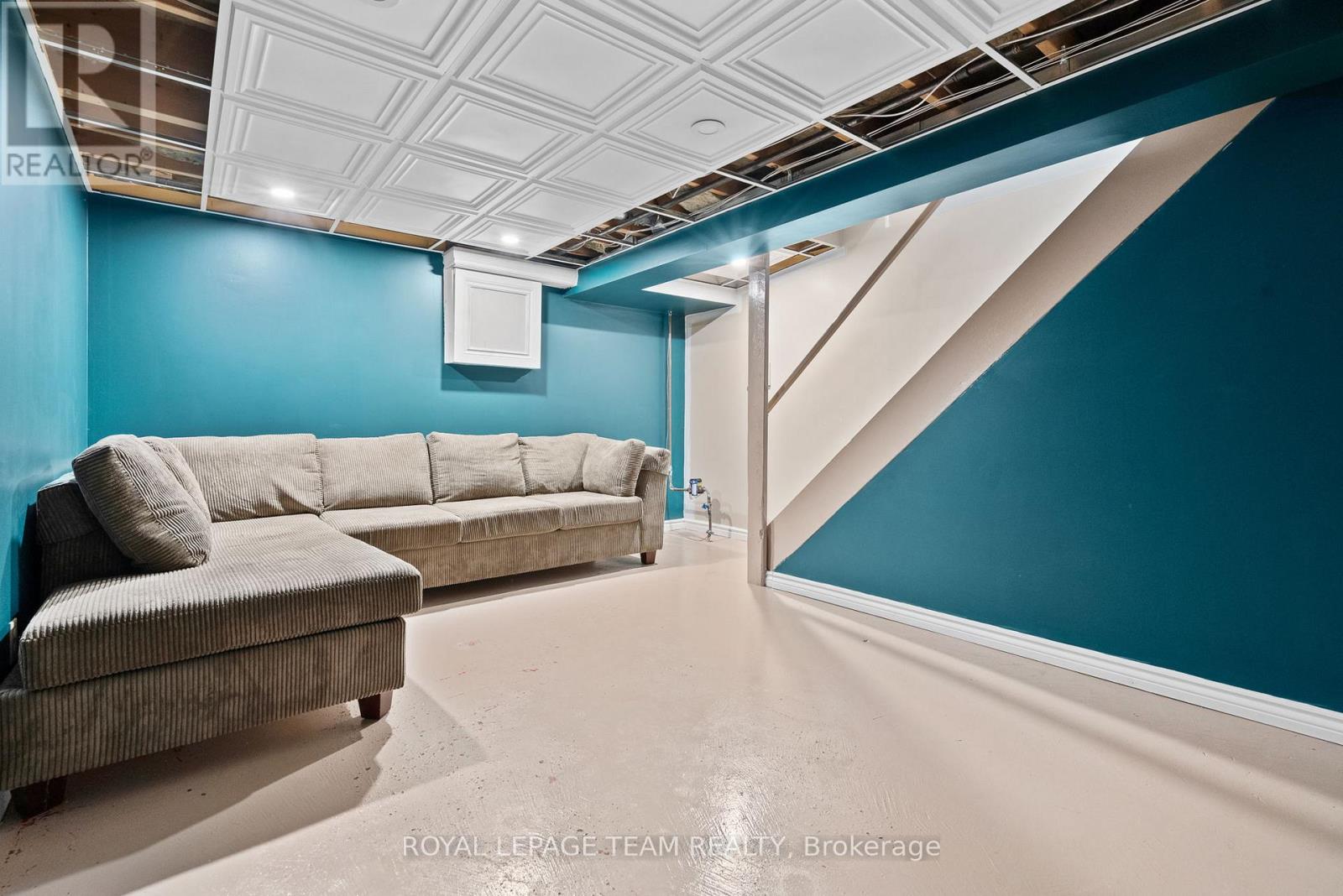 230 Currell Avenue