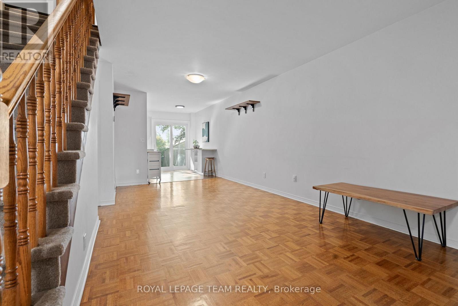 230 Currell Avenue