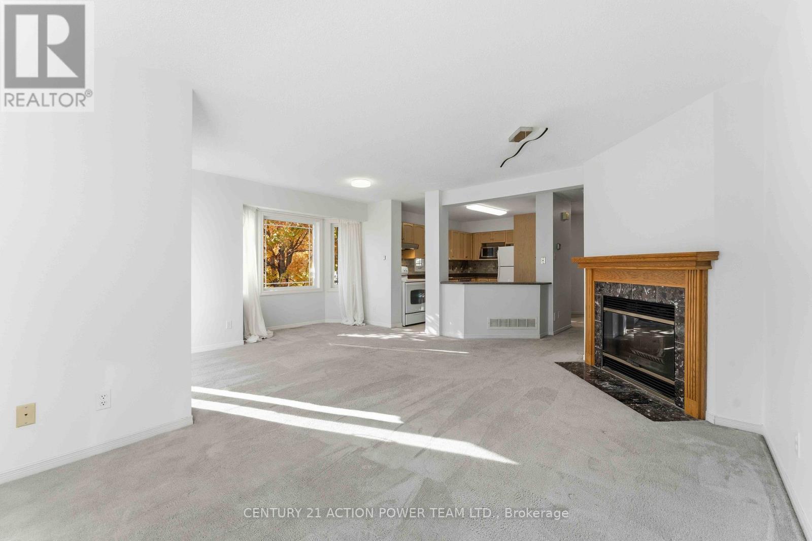 20 Woodford Way N