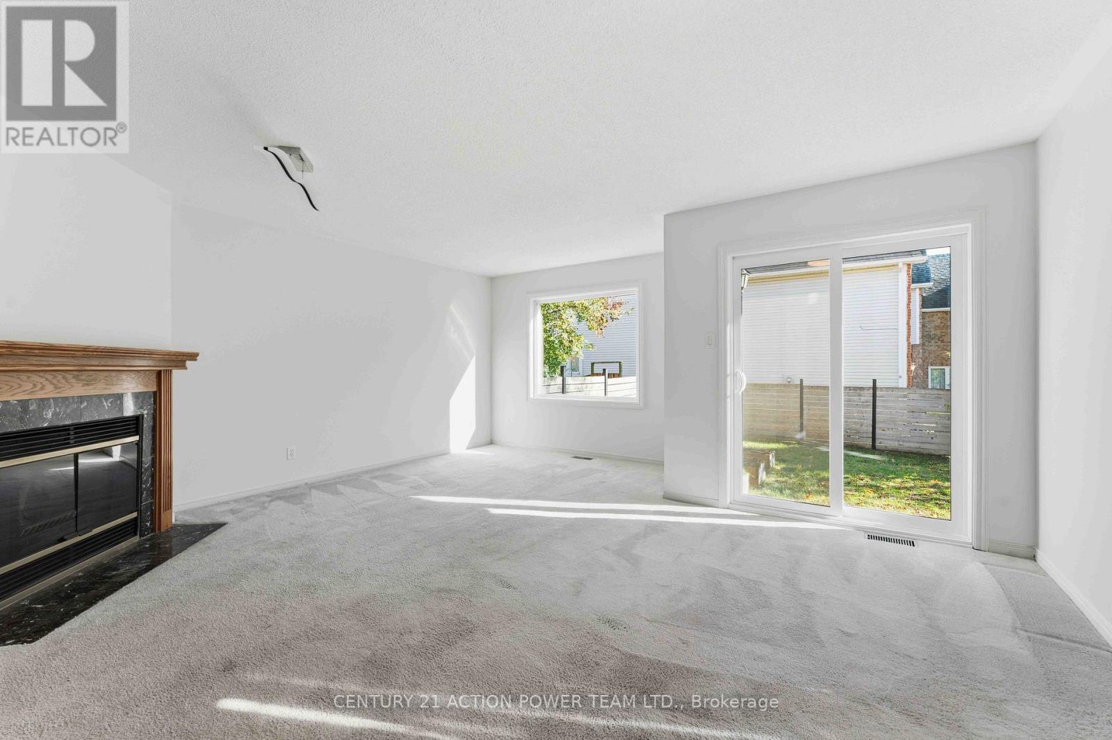 20 Woodford Way N