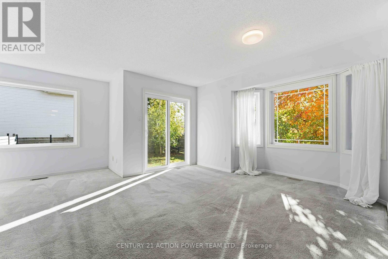 20 Woodford Way N