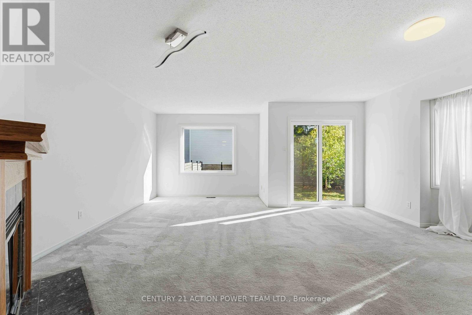 20 Woodford Way N