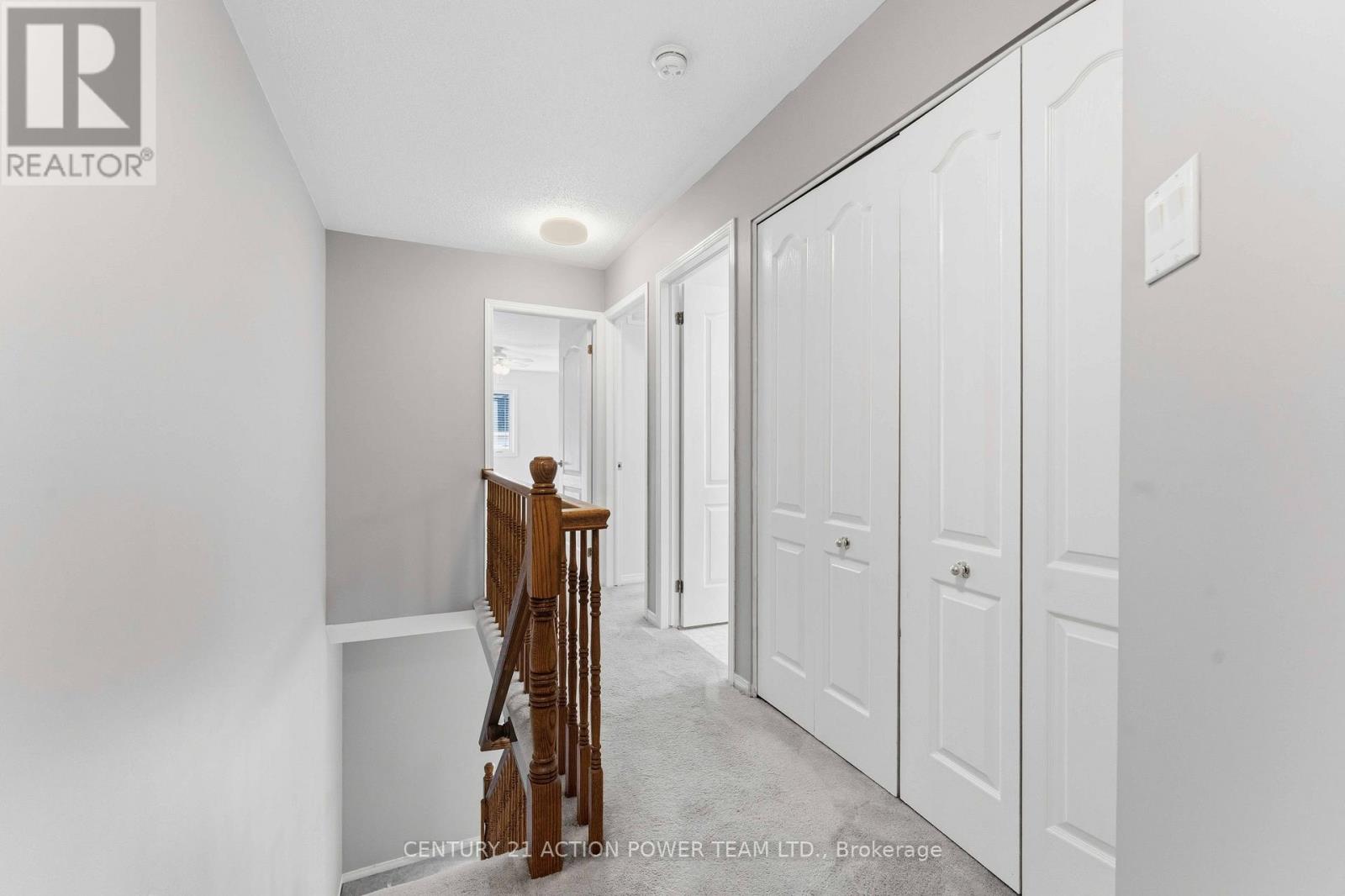 20 Woodford Way N