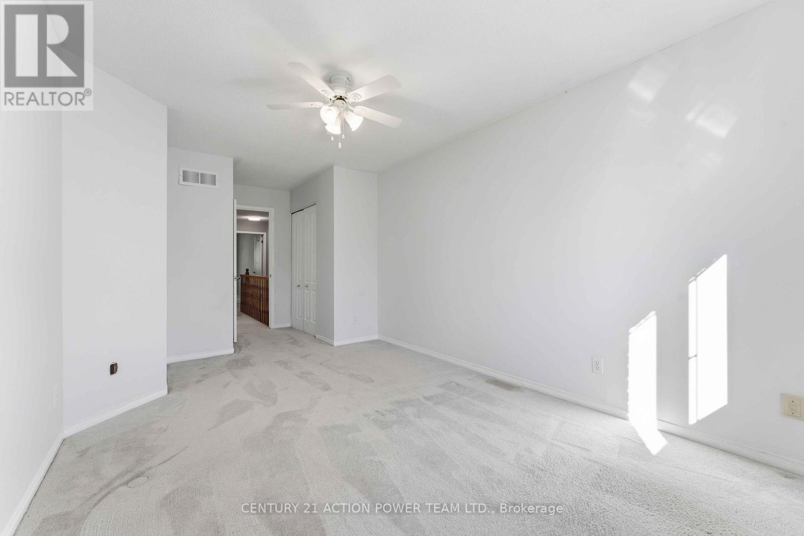 20 Woodford Way N