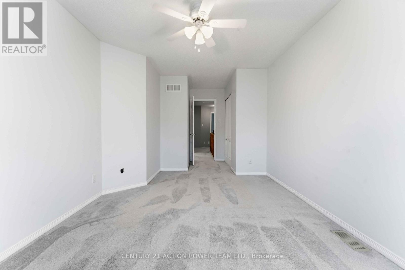 20 Woodford Way N