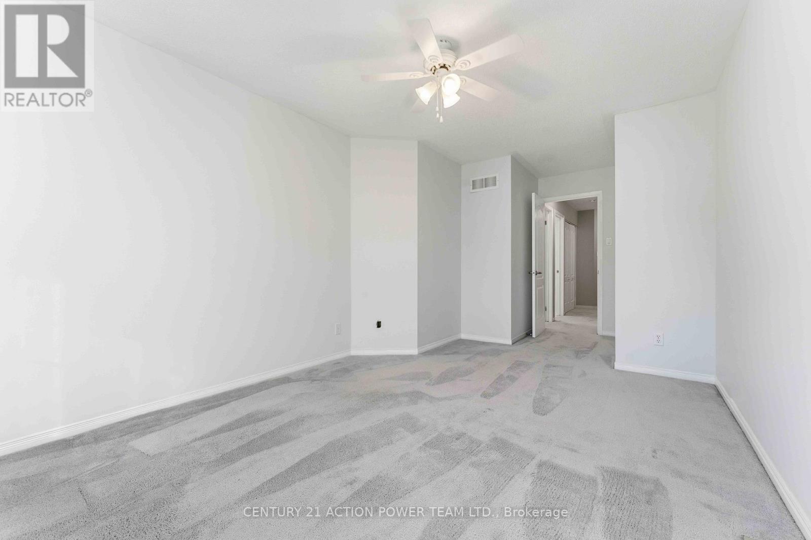 20 Woodford Way N