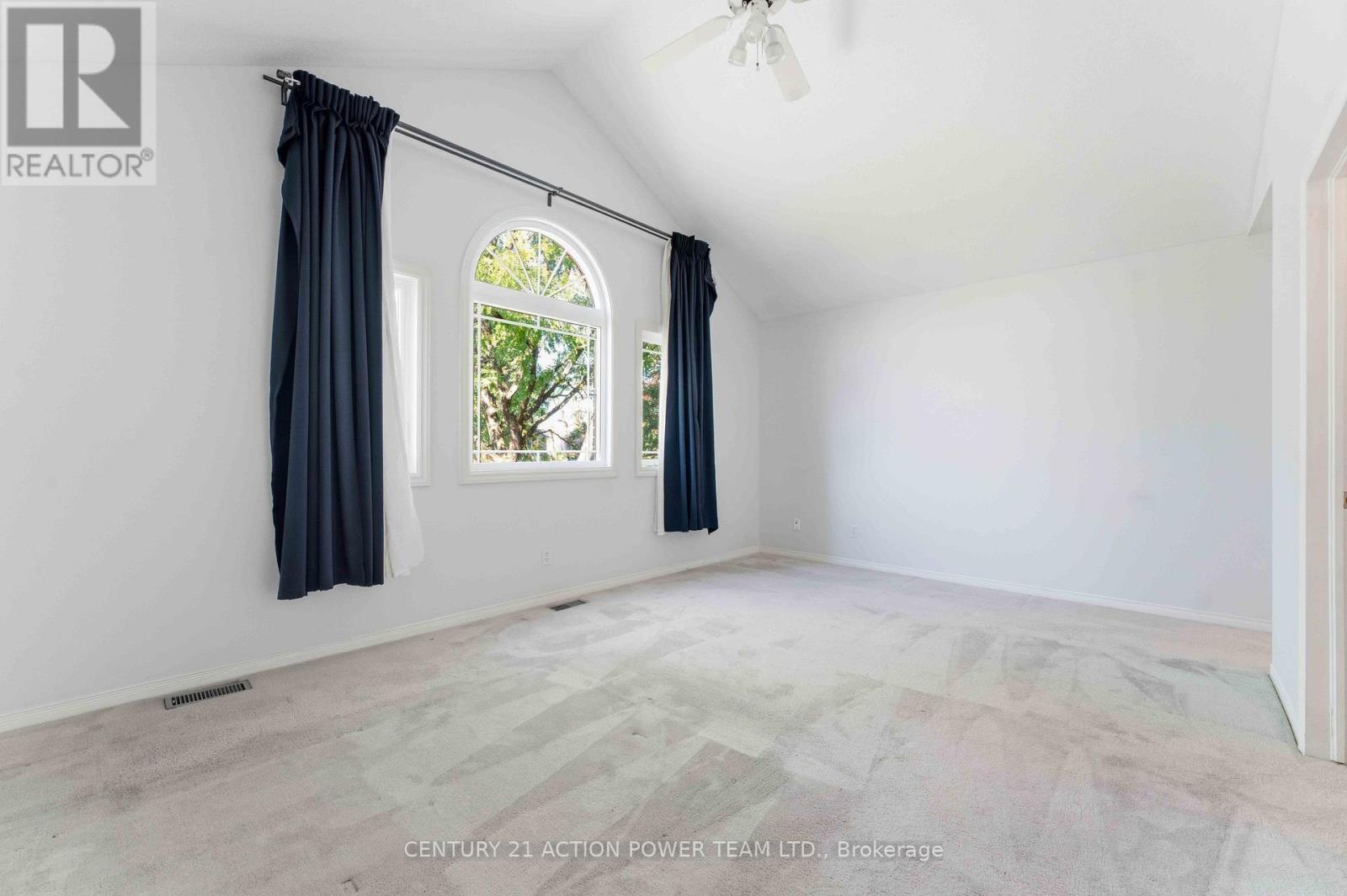 20 Woodford Way N