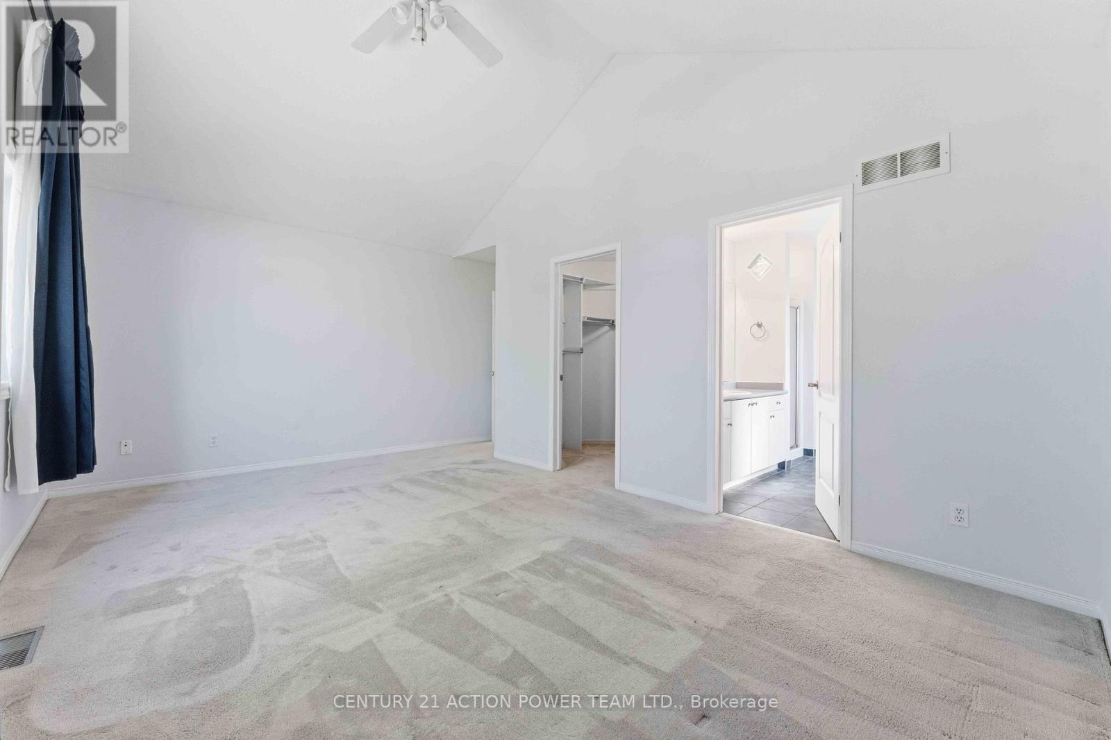 20 Woodford Way N