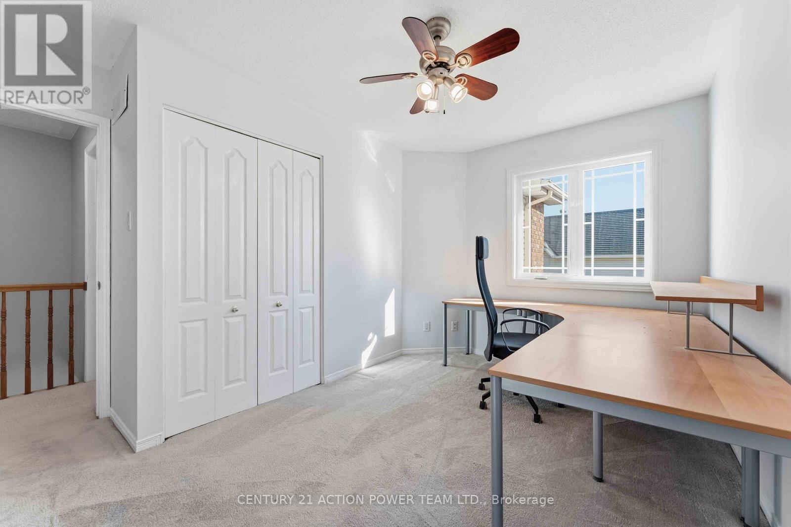 20 Woodford Way N