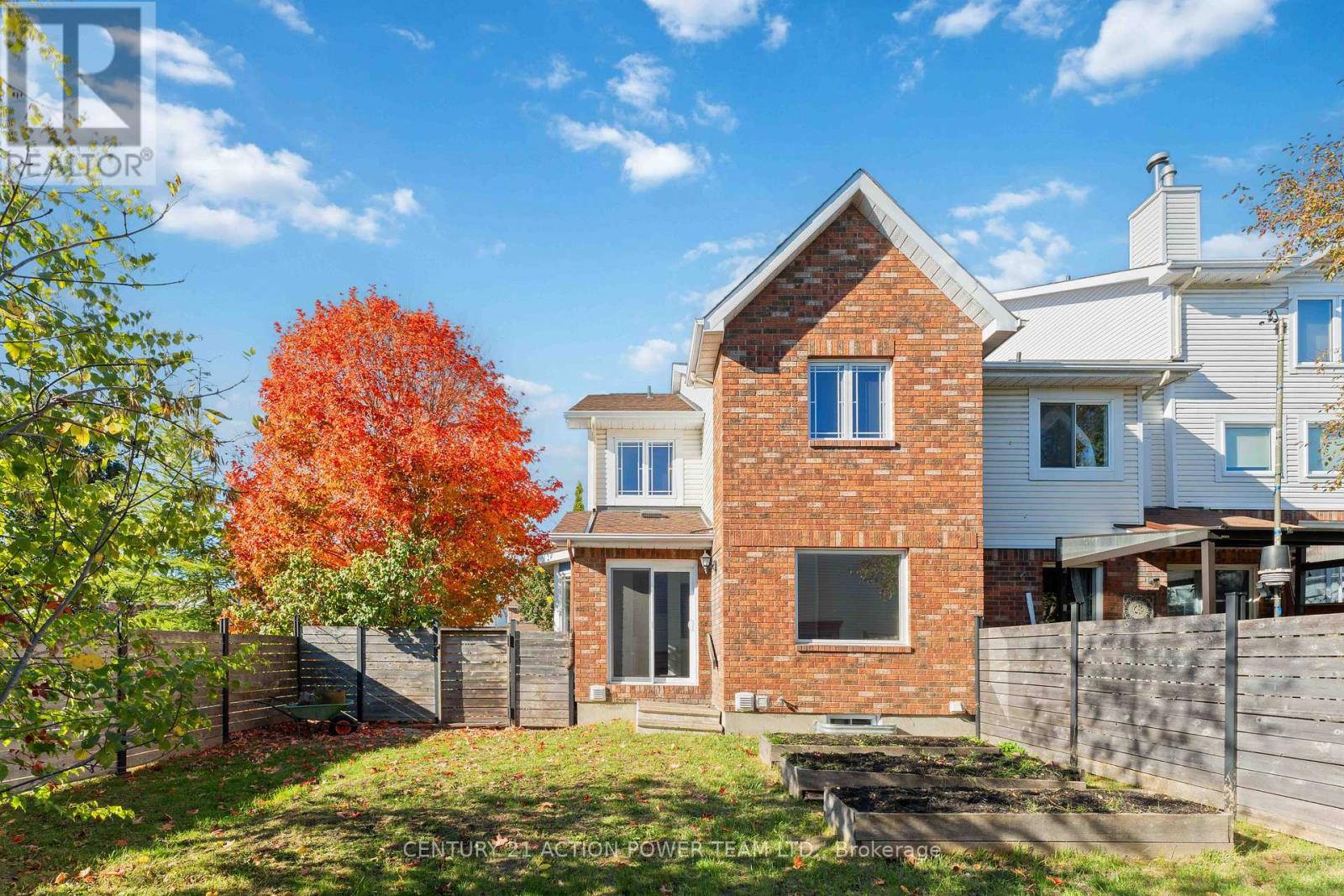20 Woodford Way N
