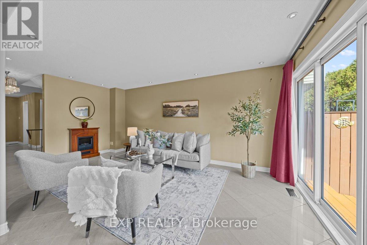1871 Markwell Crescent