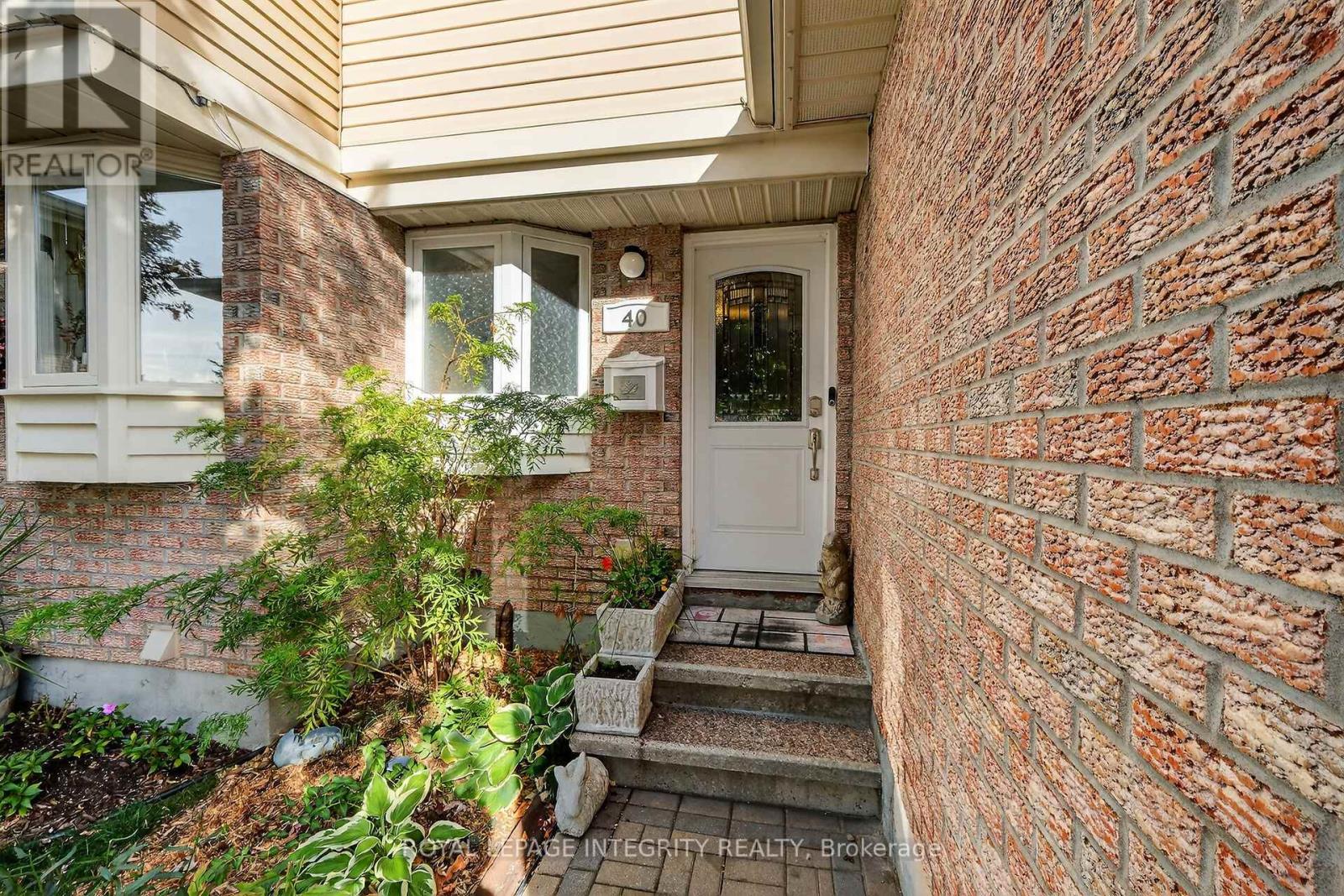 40 Shadetree Crescent