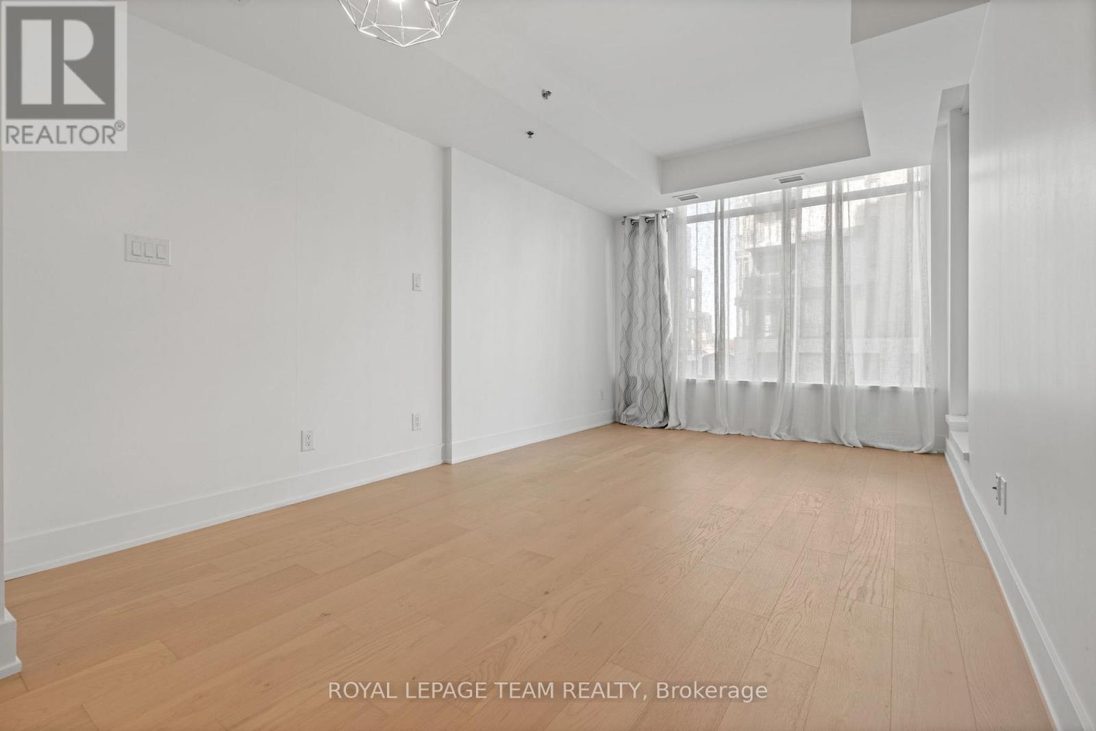 207 - 108 Richmond Road