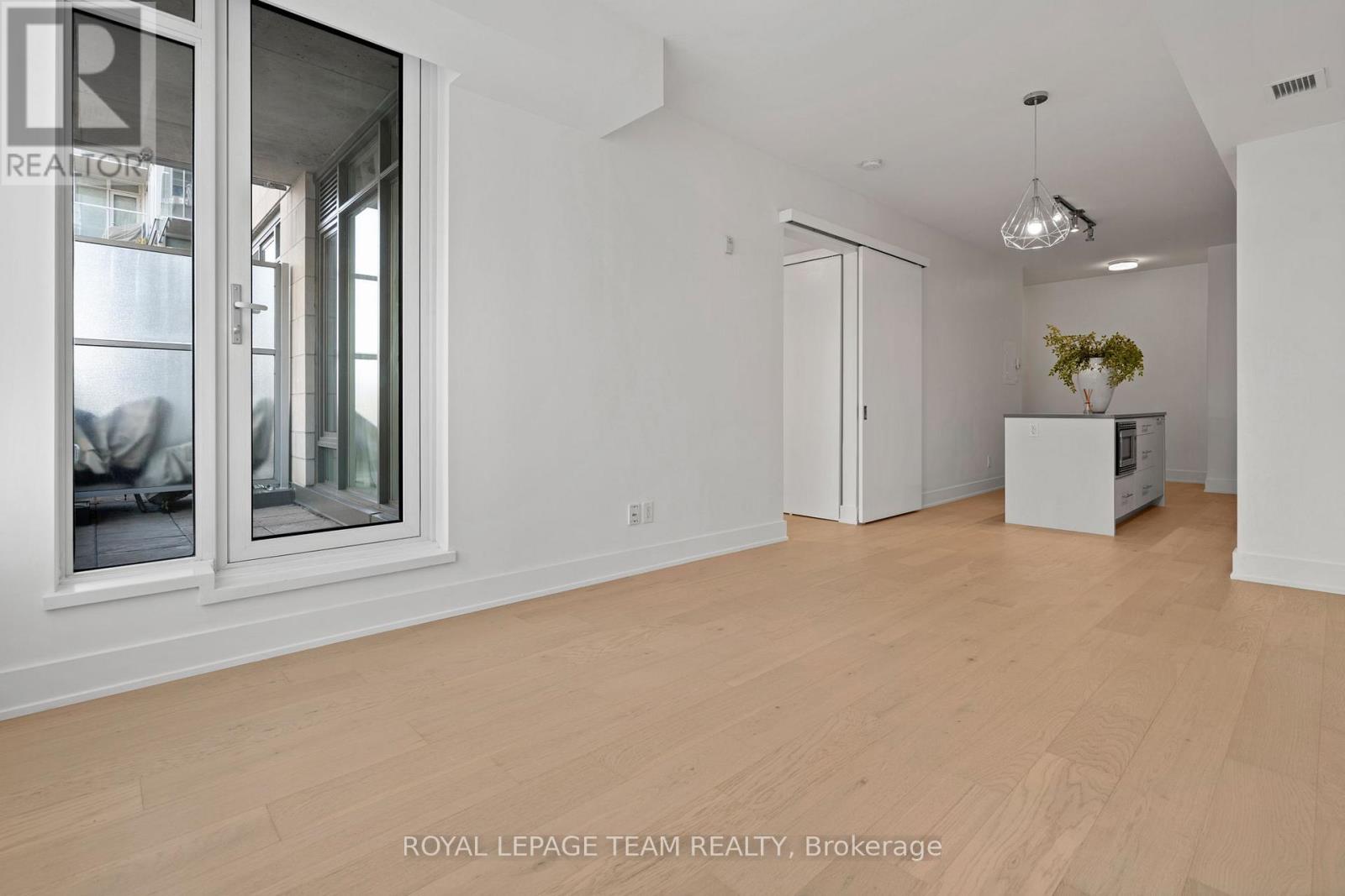 207 - 108 Richmond Road