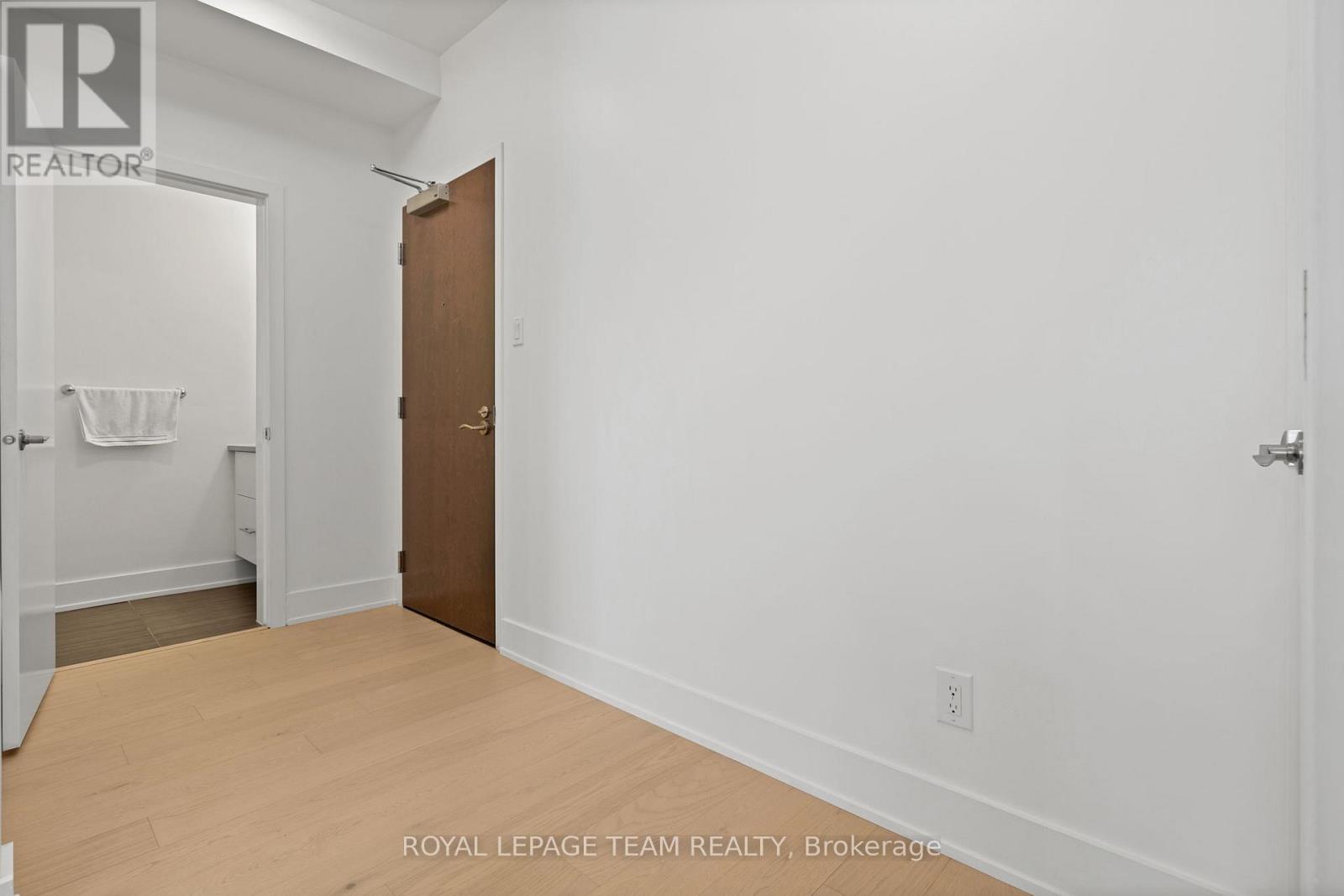 207 - 108 Richmond Road