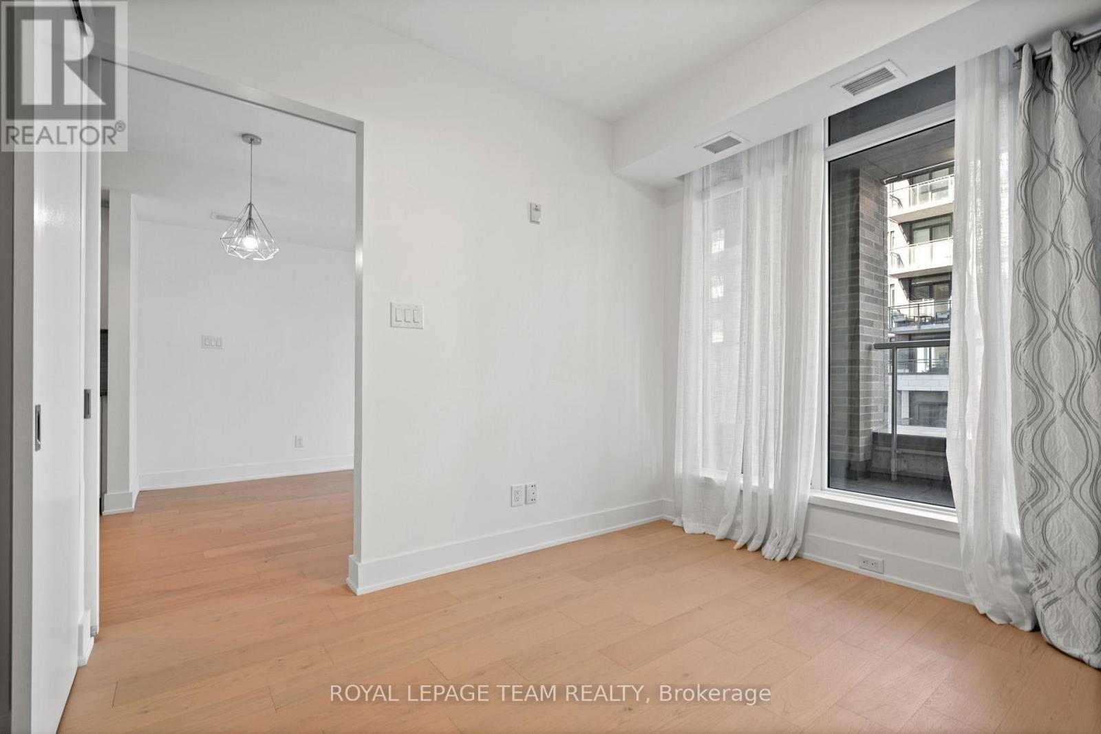 207 - 108 Richmond Road
