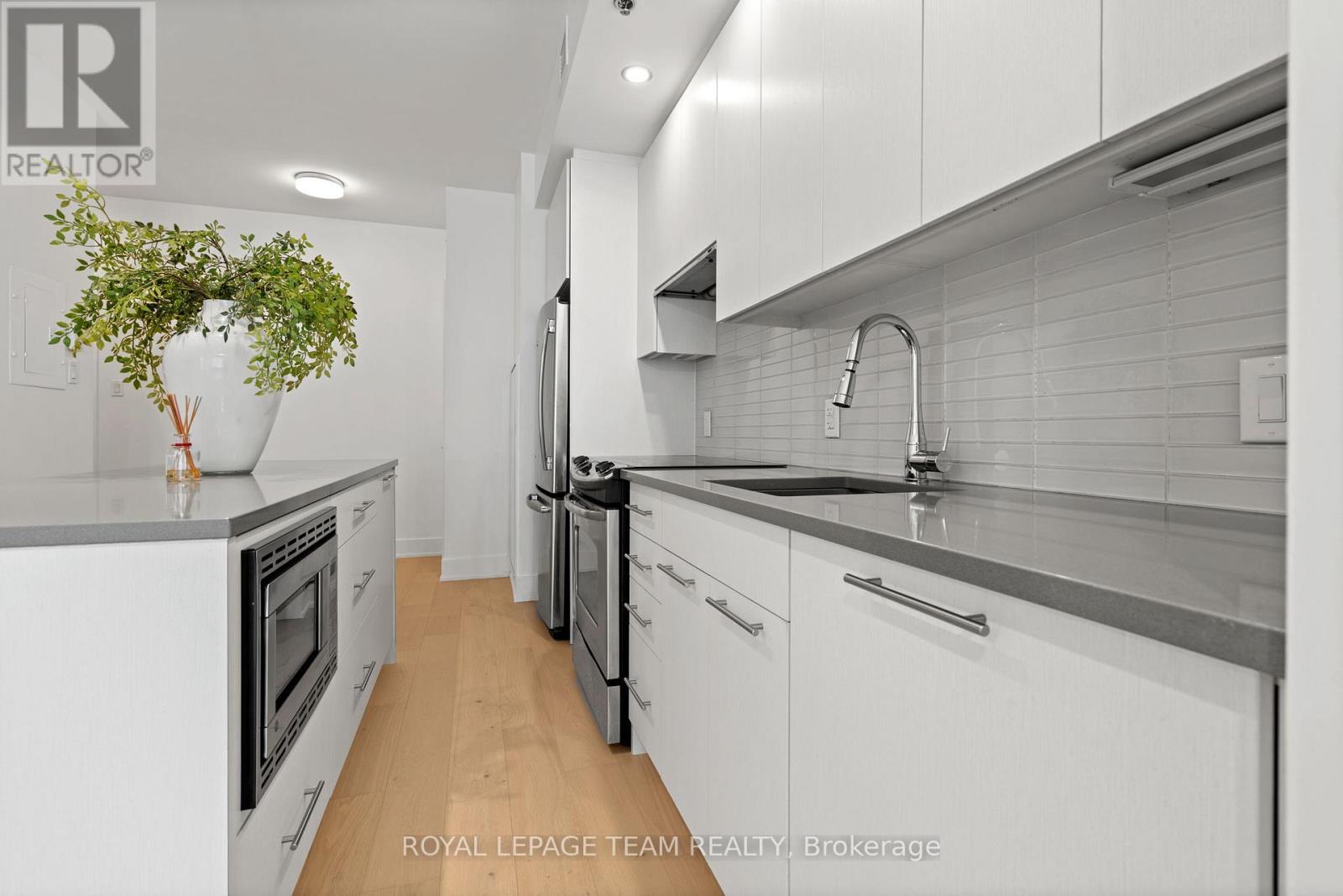 207 - 108 Richmond Road