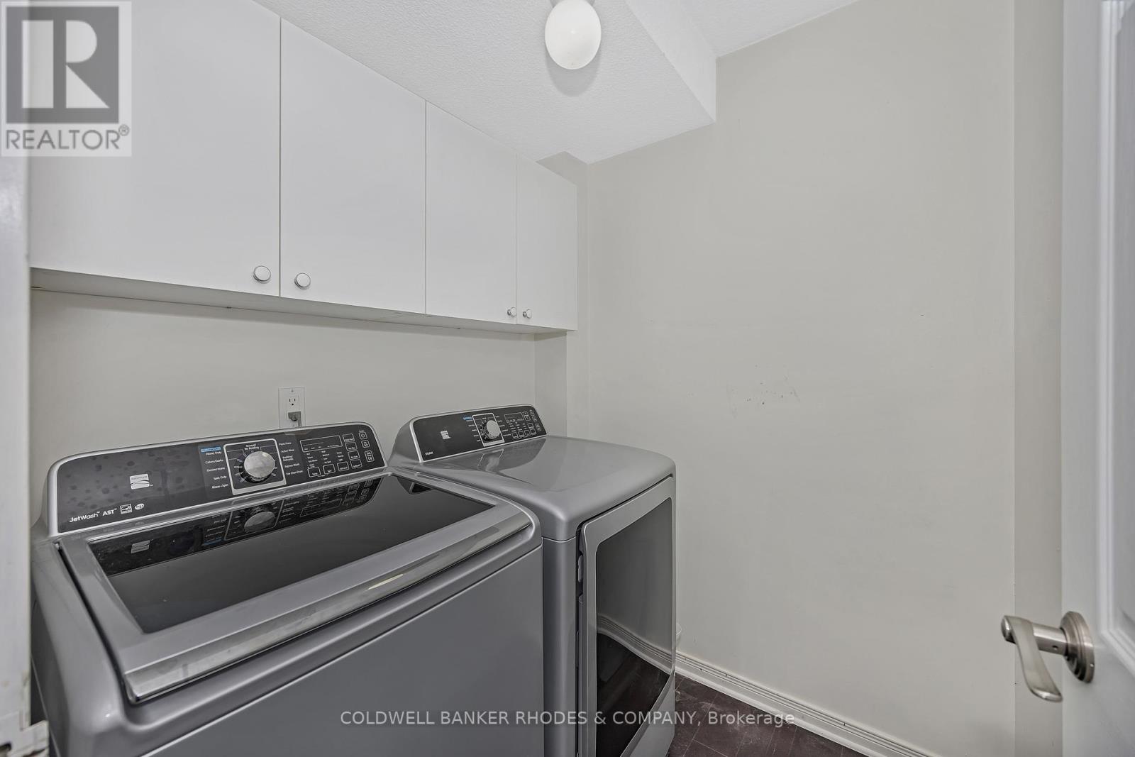 402 - 60 Mcleod Street