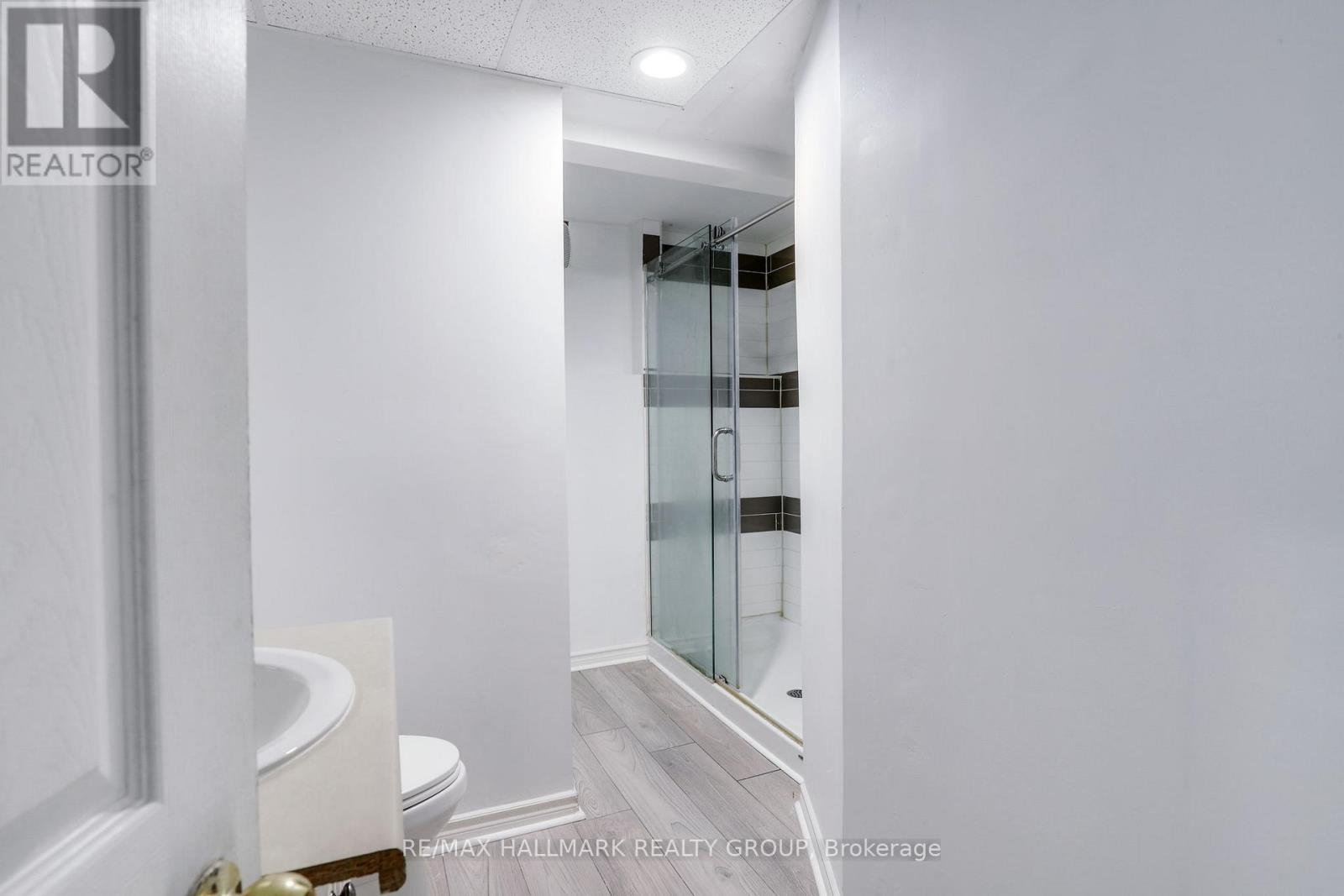 6 Robina Avenue