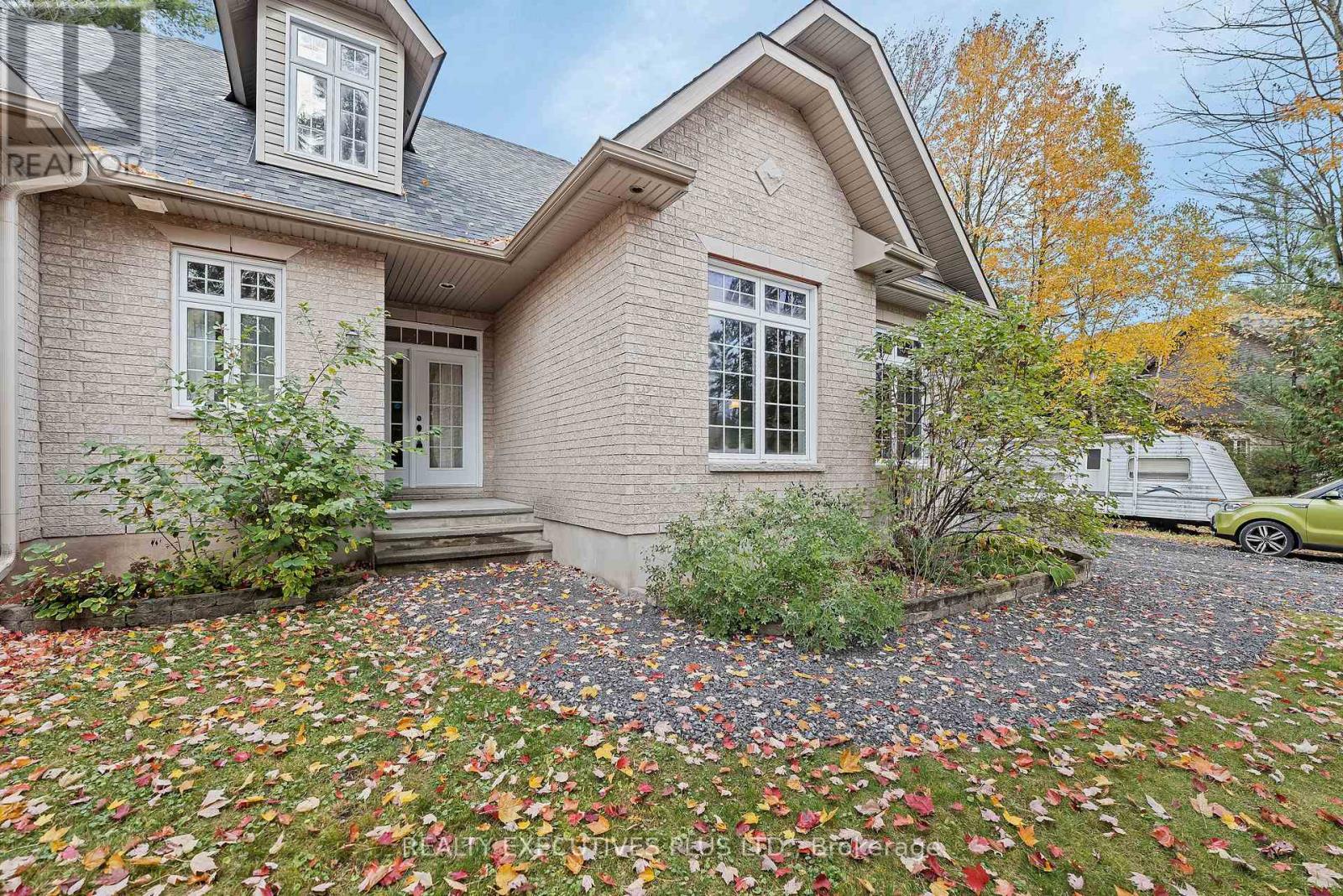 2660 Dubois Street