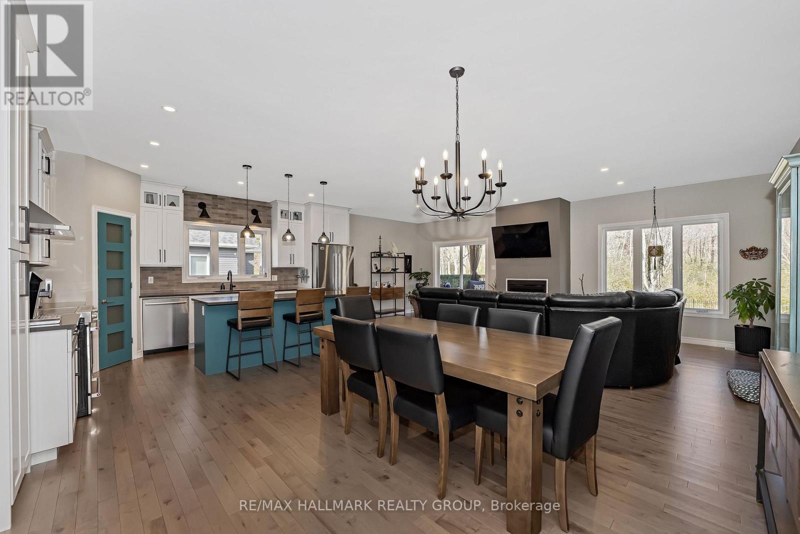 1350 Country Lane
