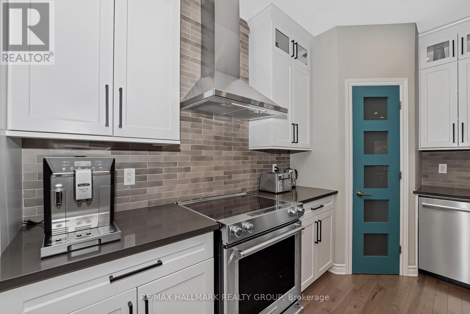 1350 Country Lane