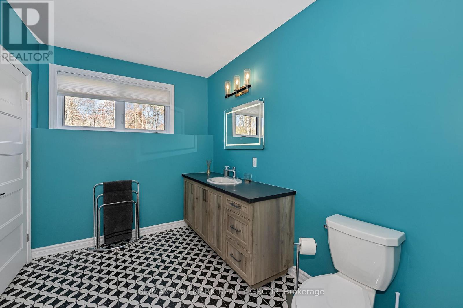 1350 Country Lane