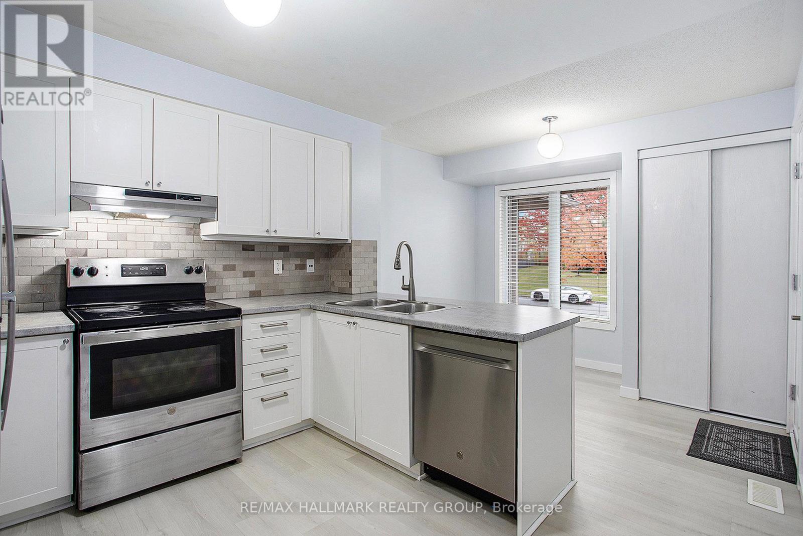 281 Aquaview Drive
