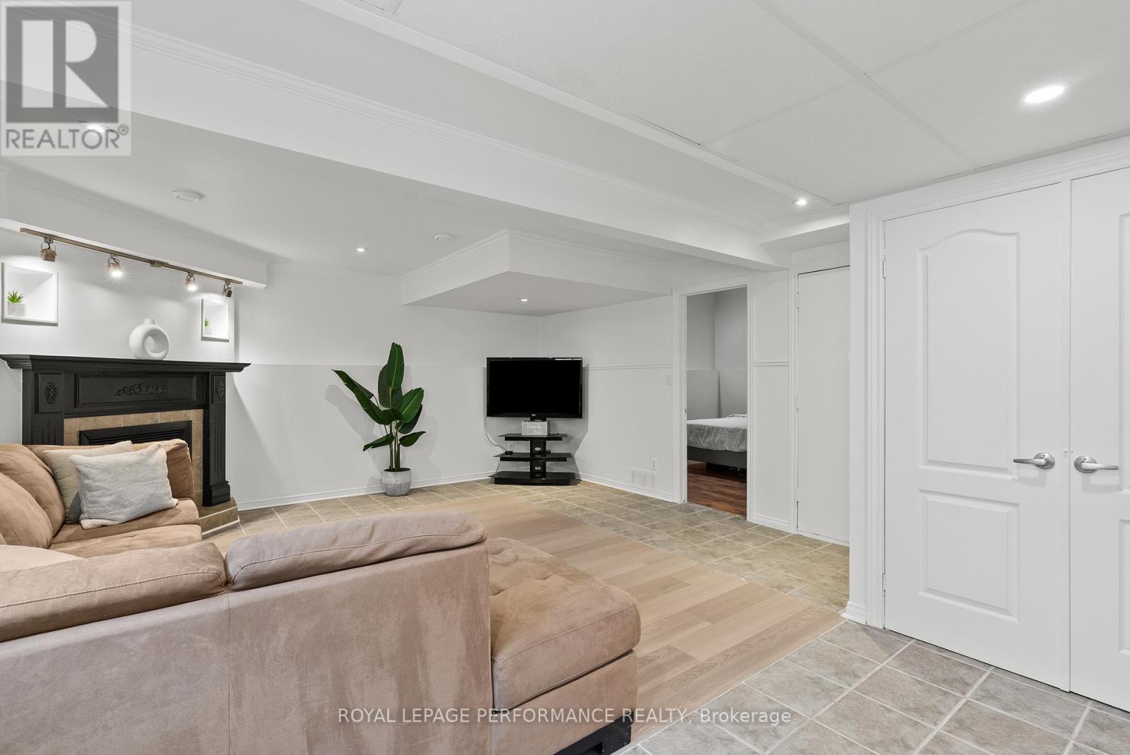 699 Payer Street