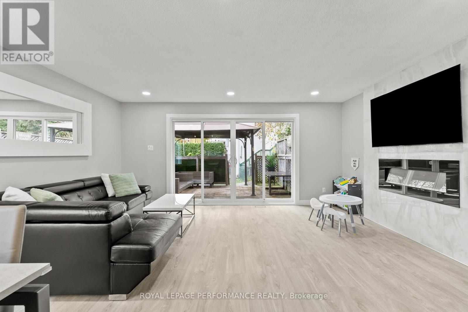 699 Payer Street