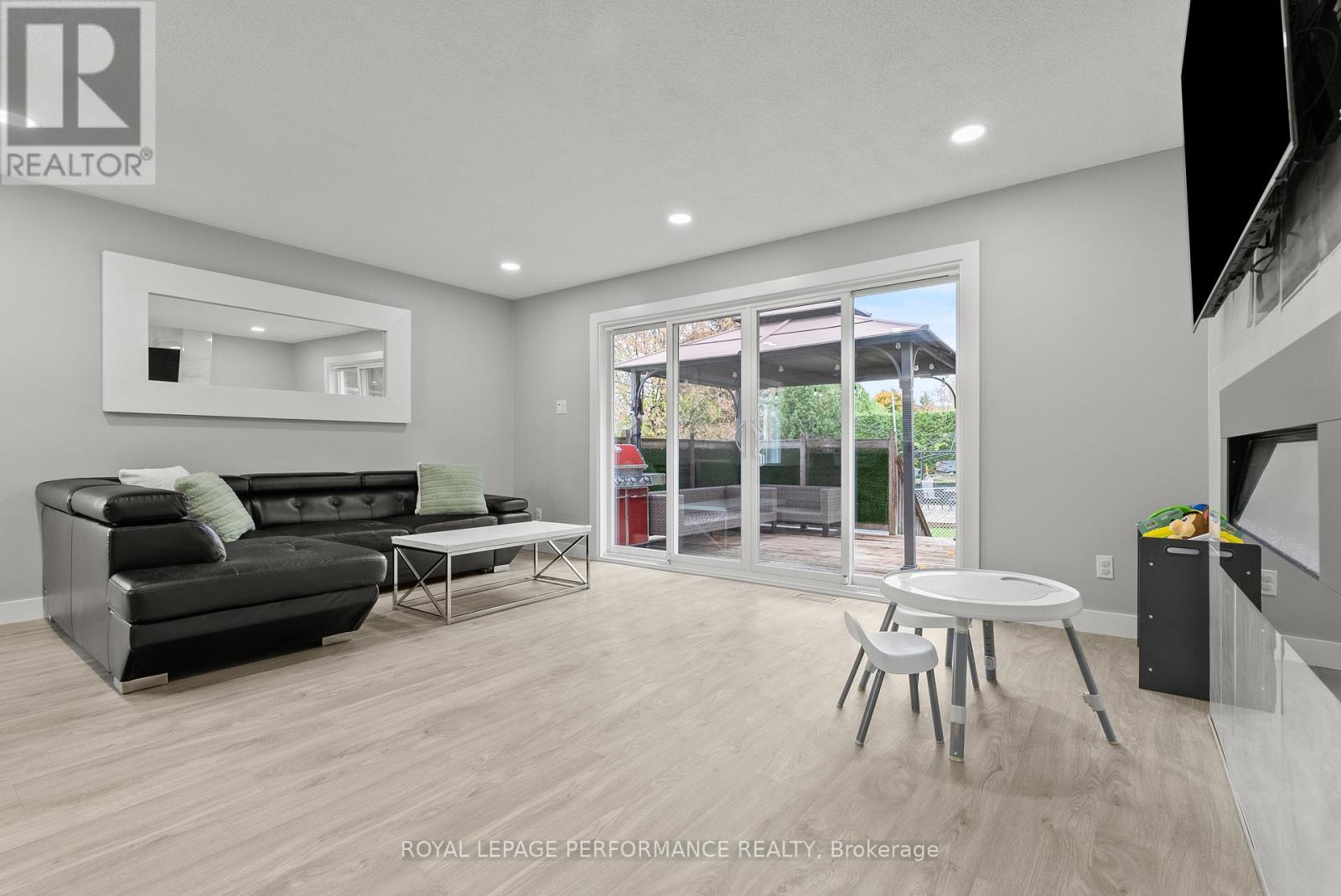 699 Payer Street